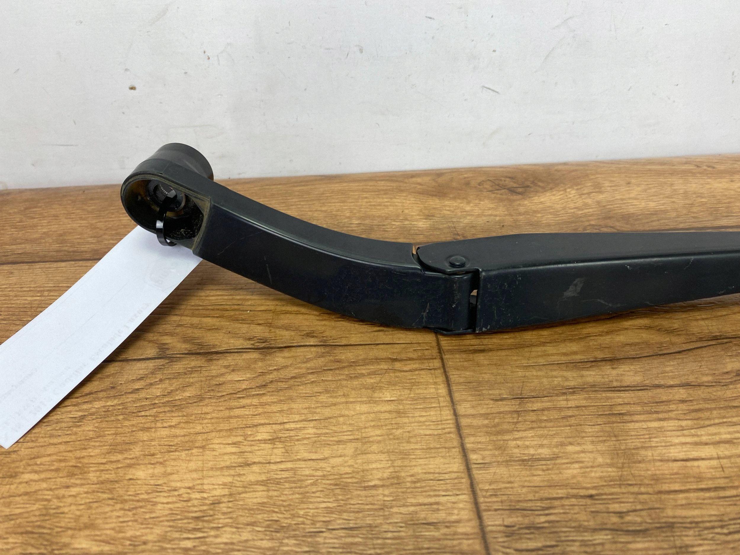 wiper arm windows Cadillac Escalade IV 2015+