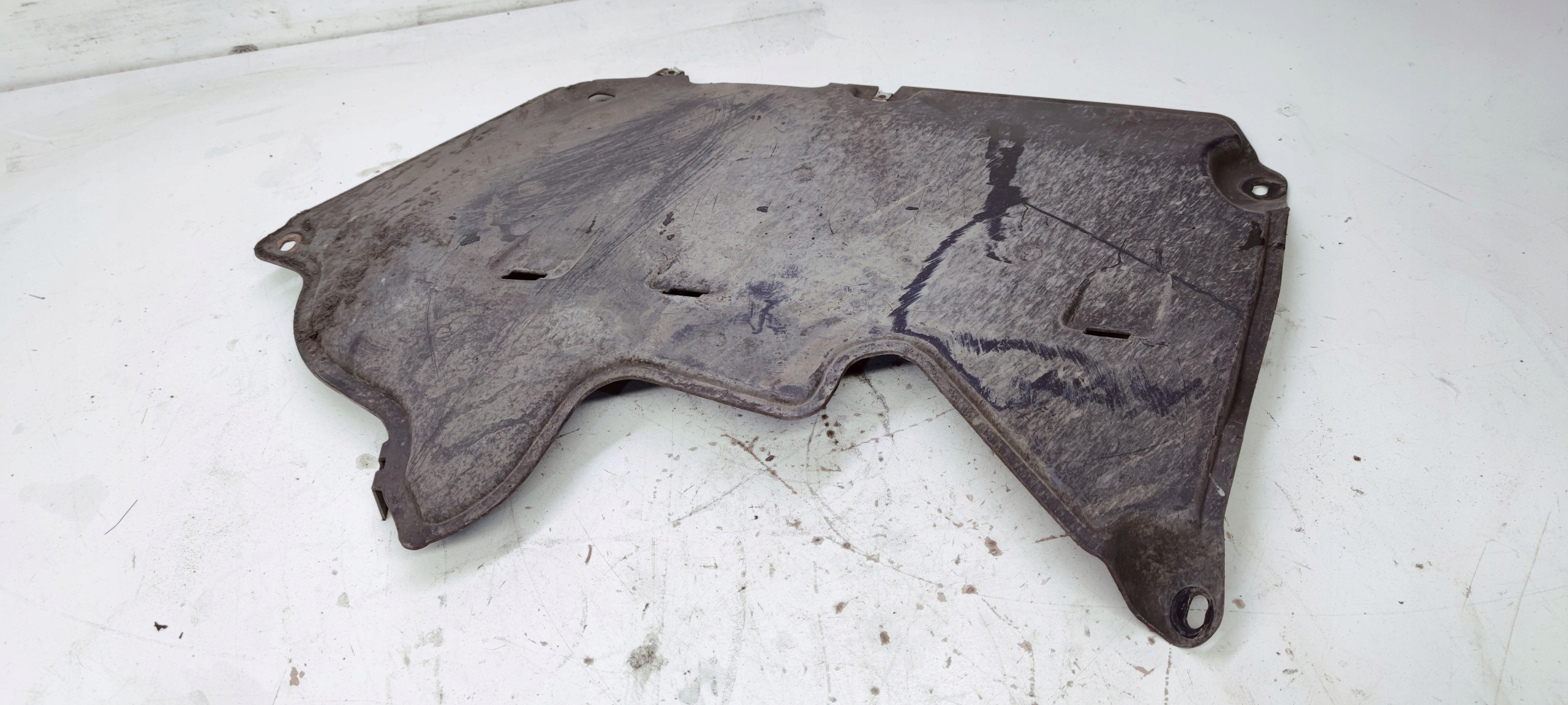 BLENDE ABDECKUNG UNTERFAHRSCHUTZ HECK AUDI A4 B9 8W0825217A *1*