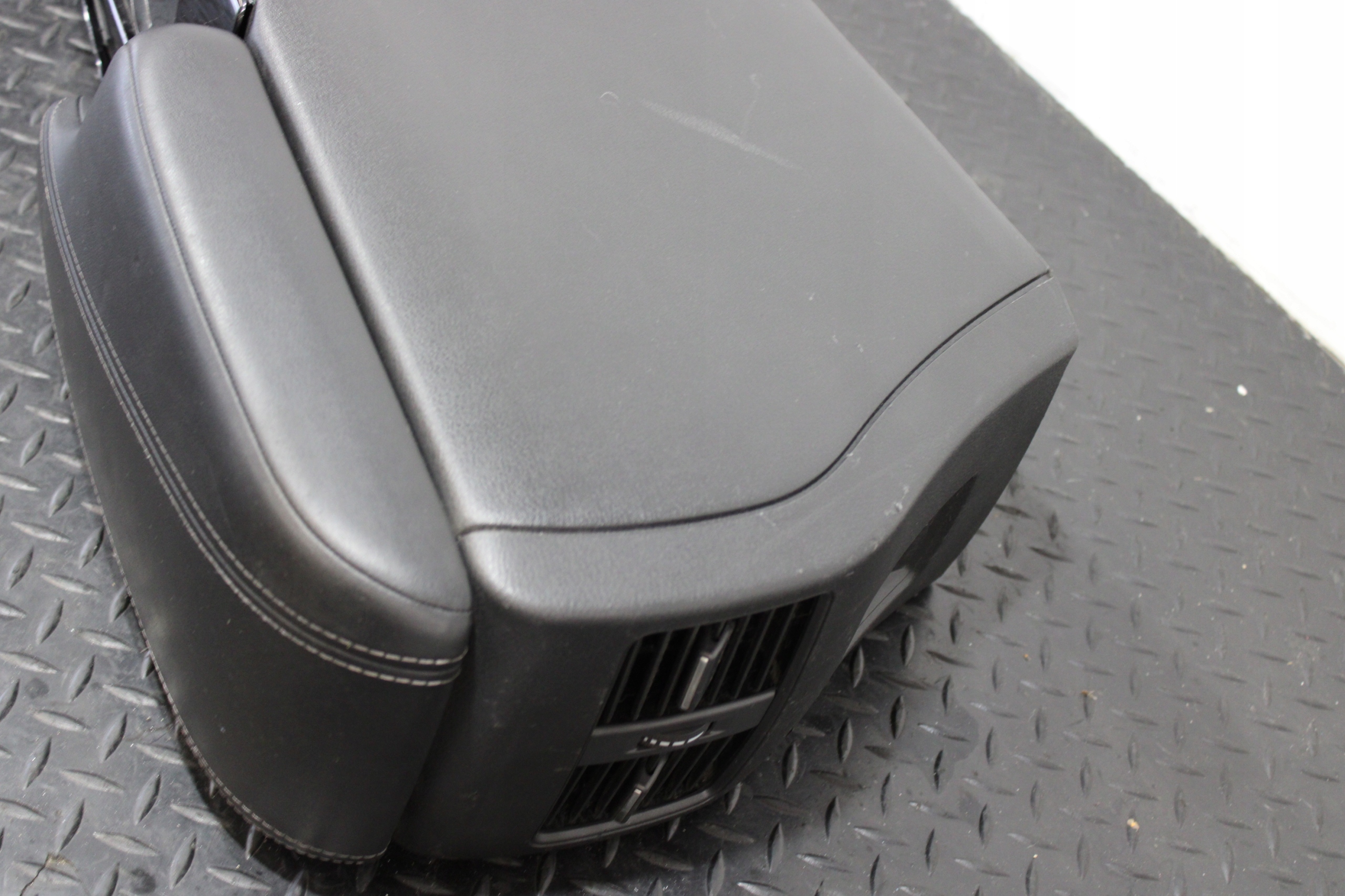 TUNEL central armrest INFINITI Q30