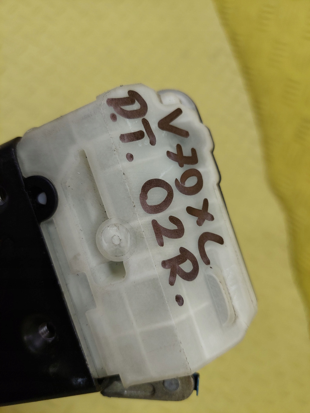 VOLVO V70 XC KOMBI lock door right rear part