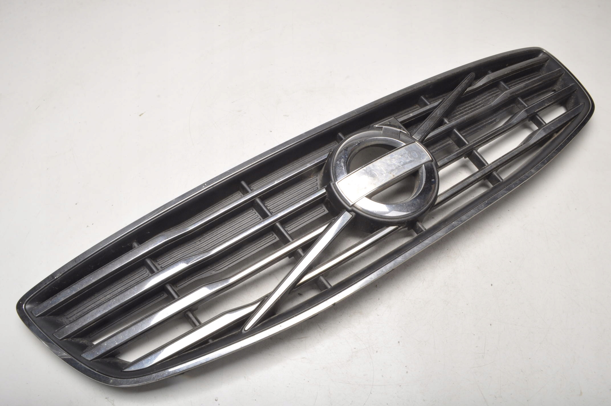 VOLVO V70 III S80 II решітка радіатора 31383597