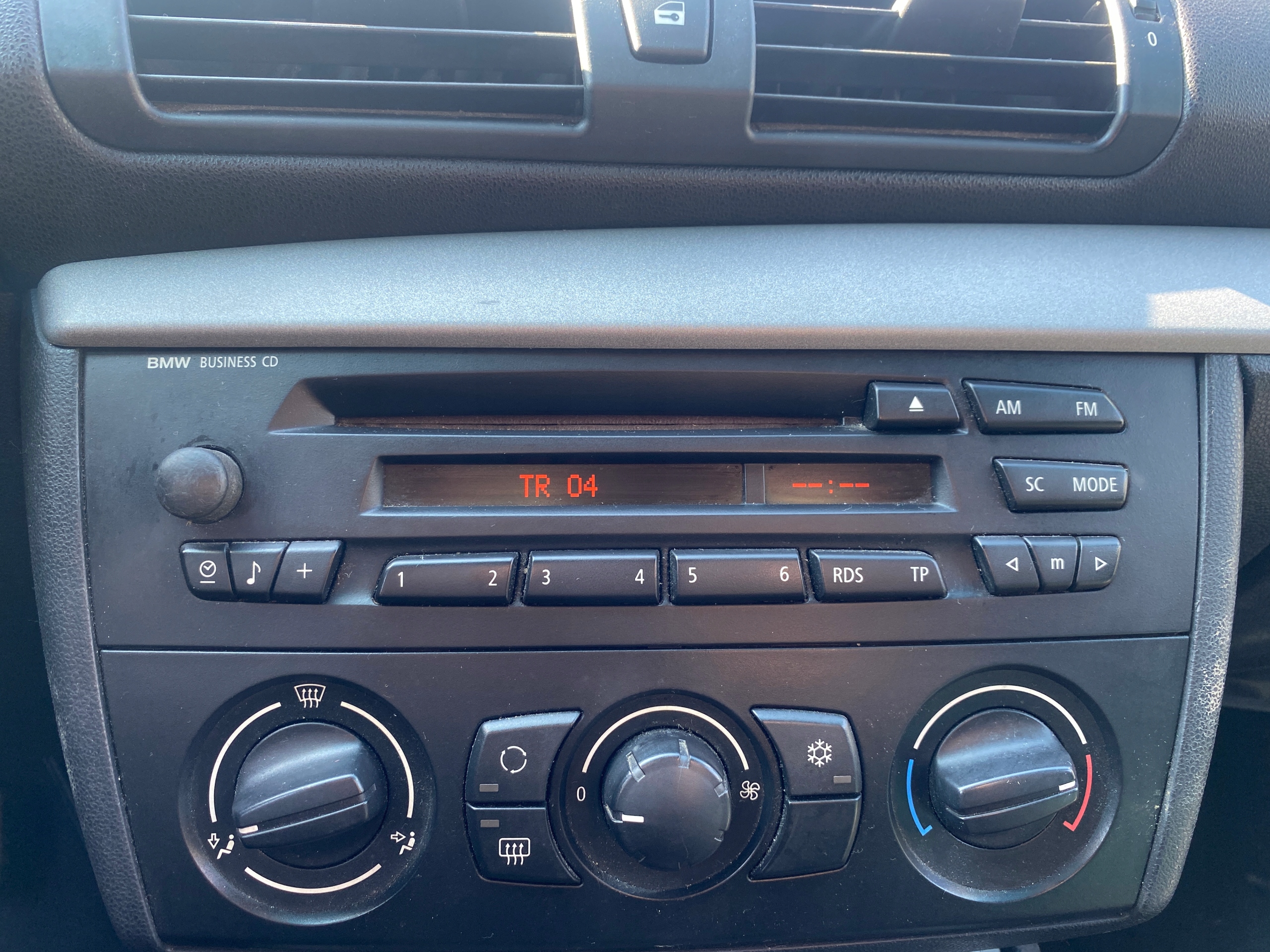 BMW 1 e E87 04-11 RADIO ORYGINALNE CD brakuje kodu