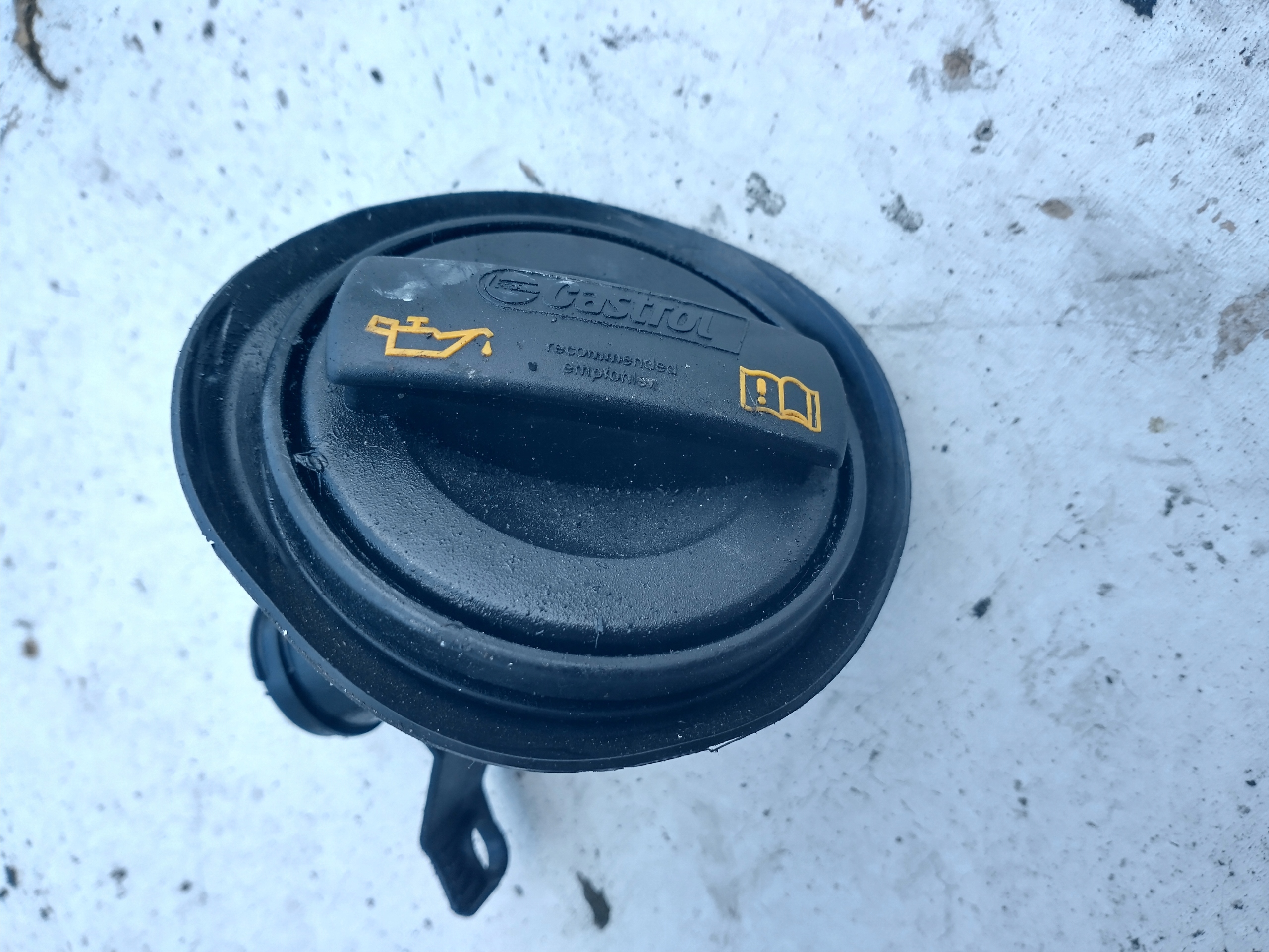 Korek wlewu oleju Audi A8 D3 Q7 4.2 TDI 057103482D