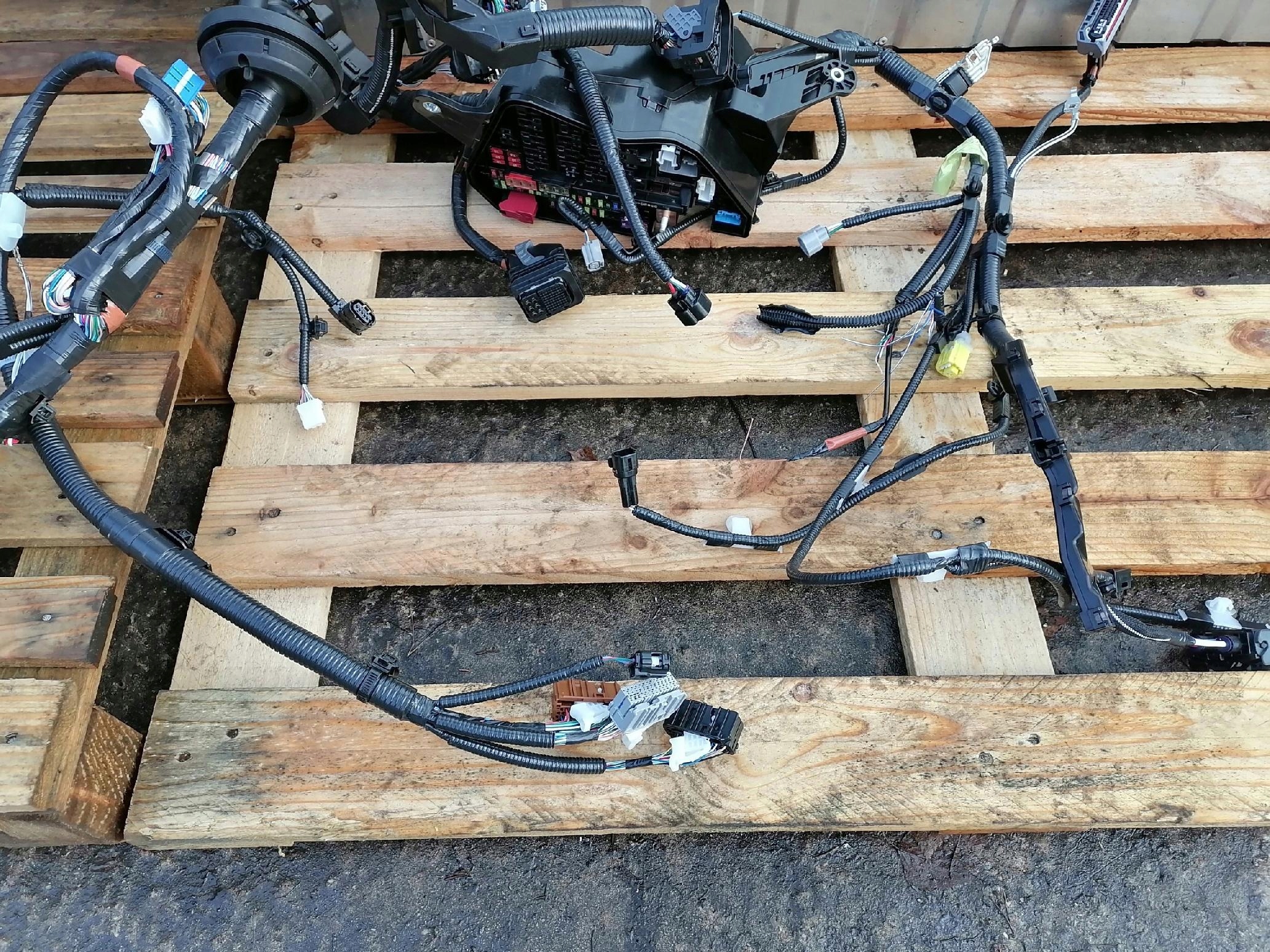 bundle TOYOTA RAV 4 V HYBRYDA 2,5