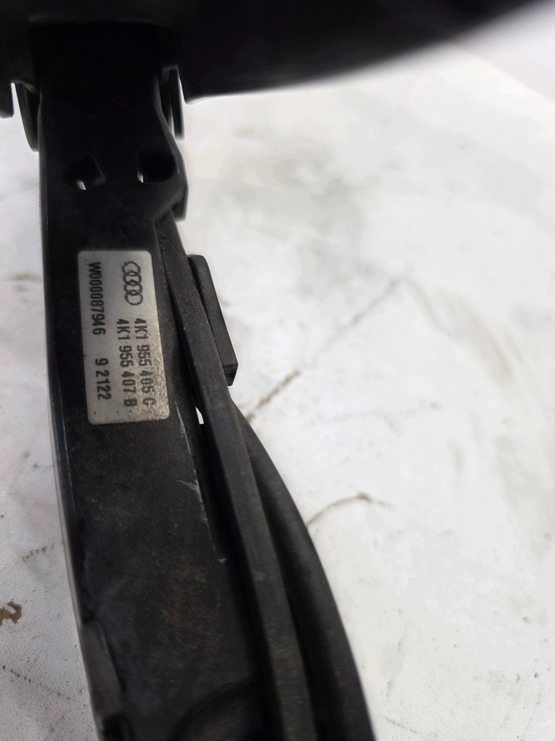 wiper arm left AUDI A6 C8 4K1955957 4K1955407B EUROPA