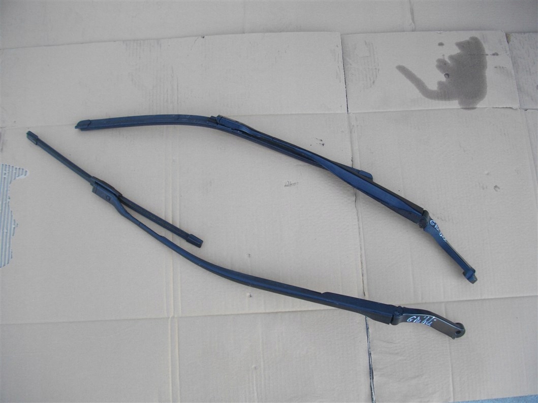 ПЛЕЧЕ СКЛООЧИСНИКИ ПЕРЕД MASERATI GHIBLI