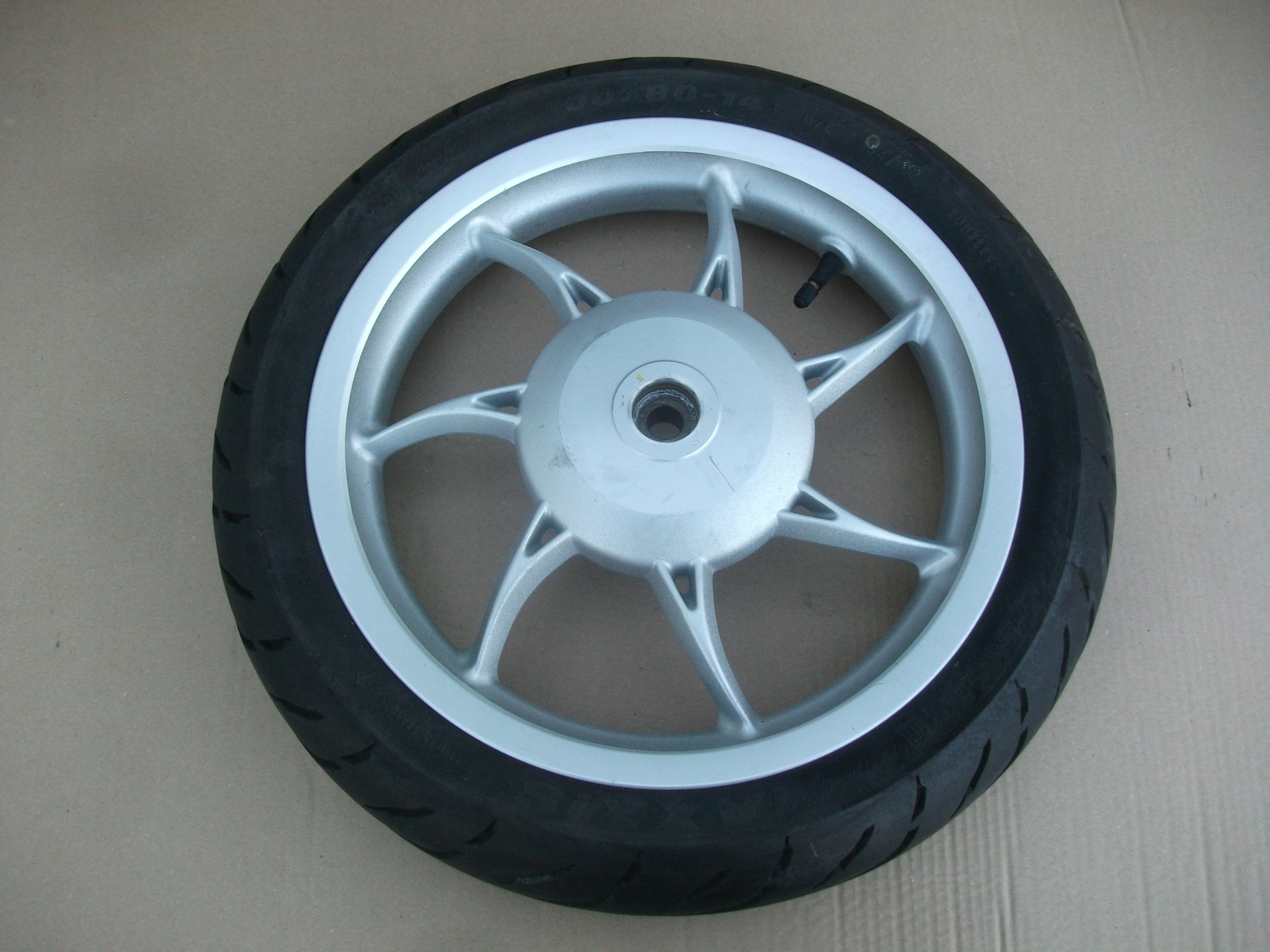 PIAGGIO LIBERTY 50 4T КОЛЕСО ЗАДНЯ ШИНА 100/80-14