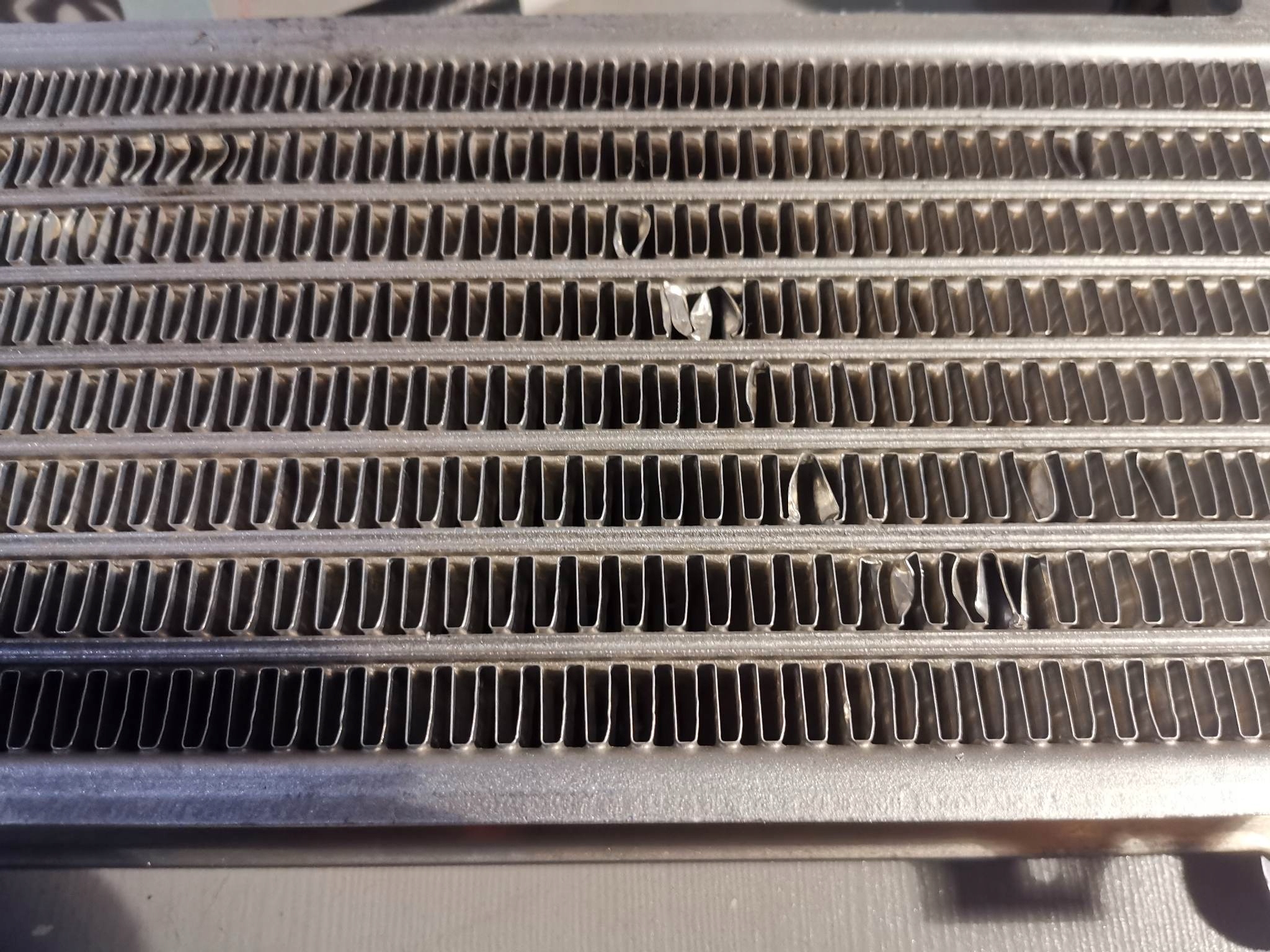 Chłodnica oleju PERKINS CAT z mocowaniem 4684688 Typ maszyny Koparka Ładowarka Inny