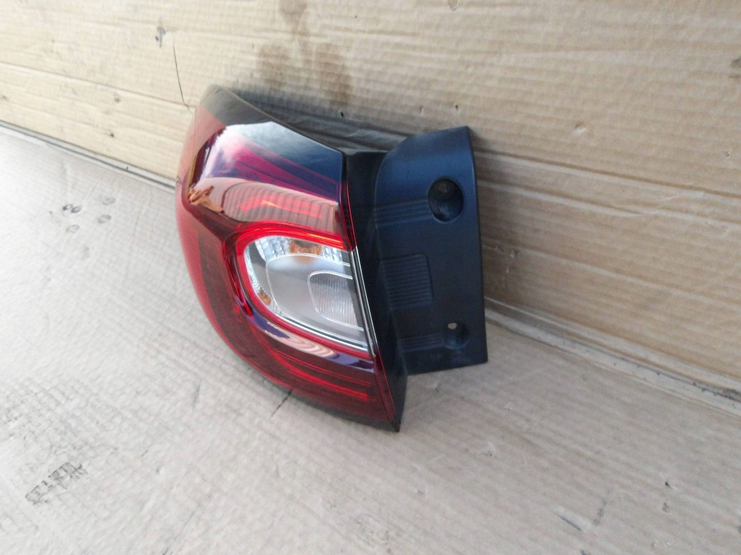 CAPTUR I LIFT CAPTUR PO LIFCIE LAMPA TYŁ LEWA LED 265557849R Producent części Renault OE