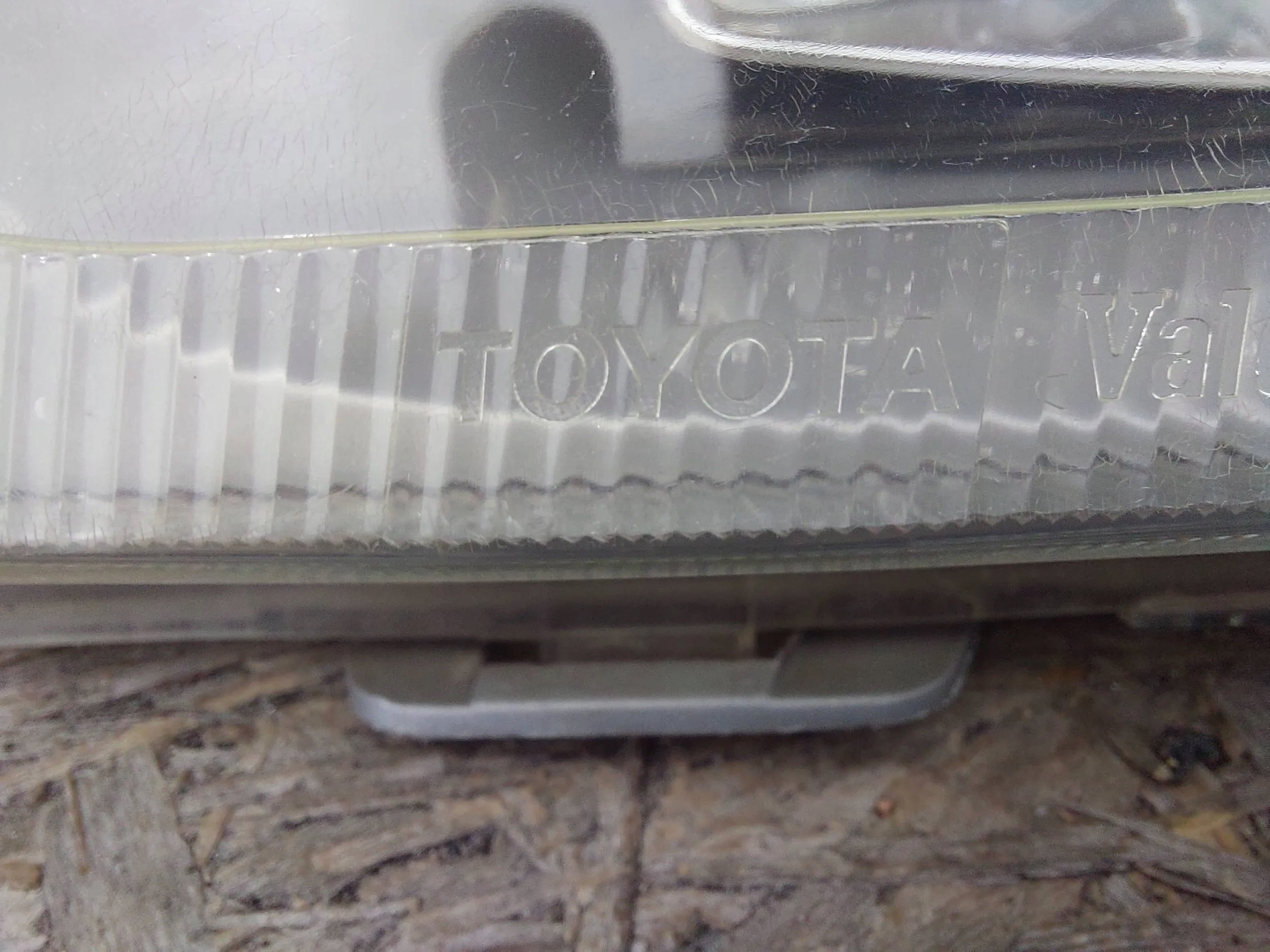 light front left Toyota Yaris and 99-03