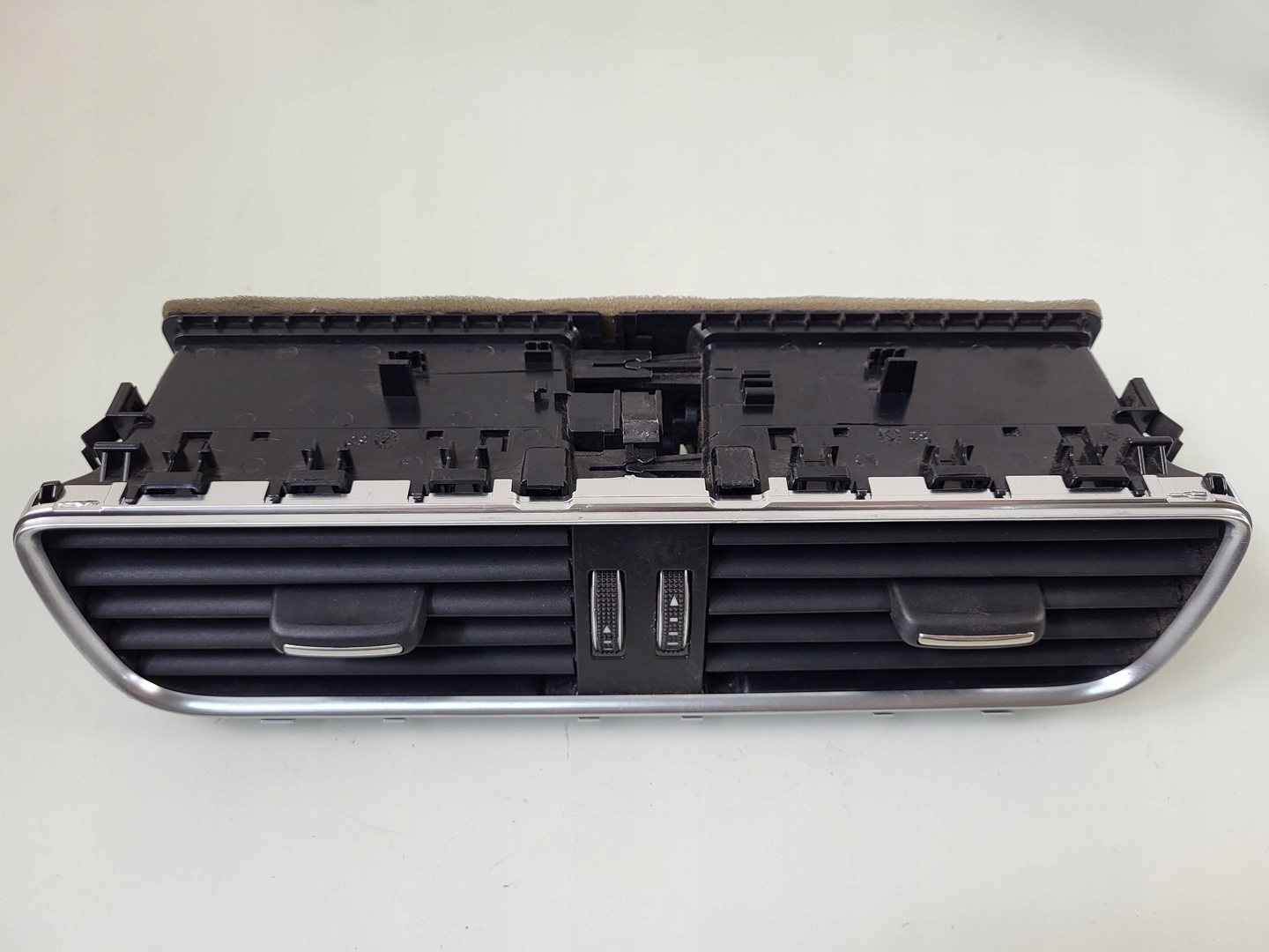 grid air conditioning devices central AUDI A4 B8 A5 8T 8T2820951D