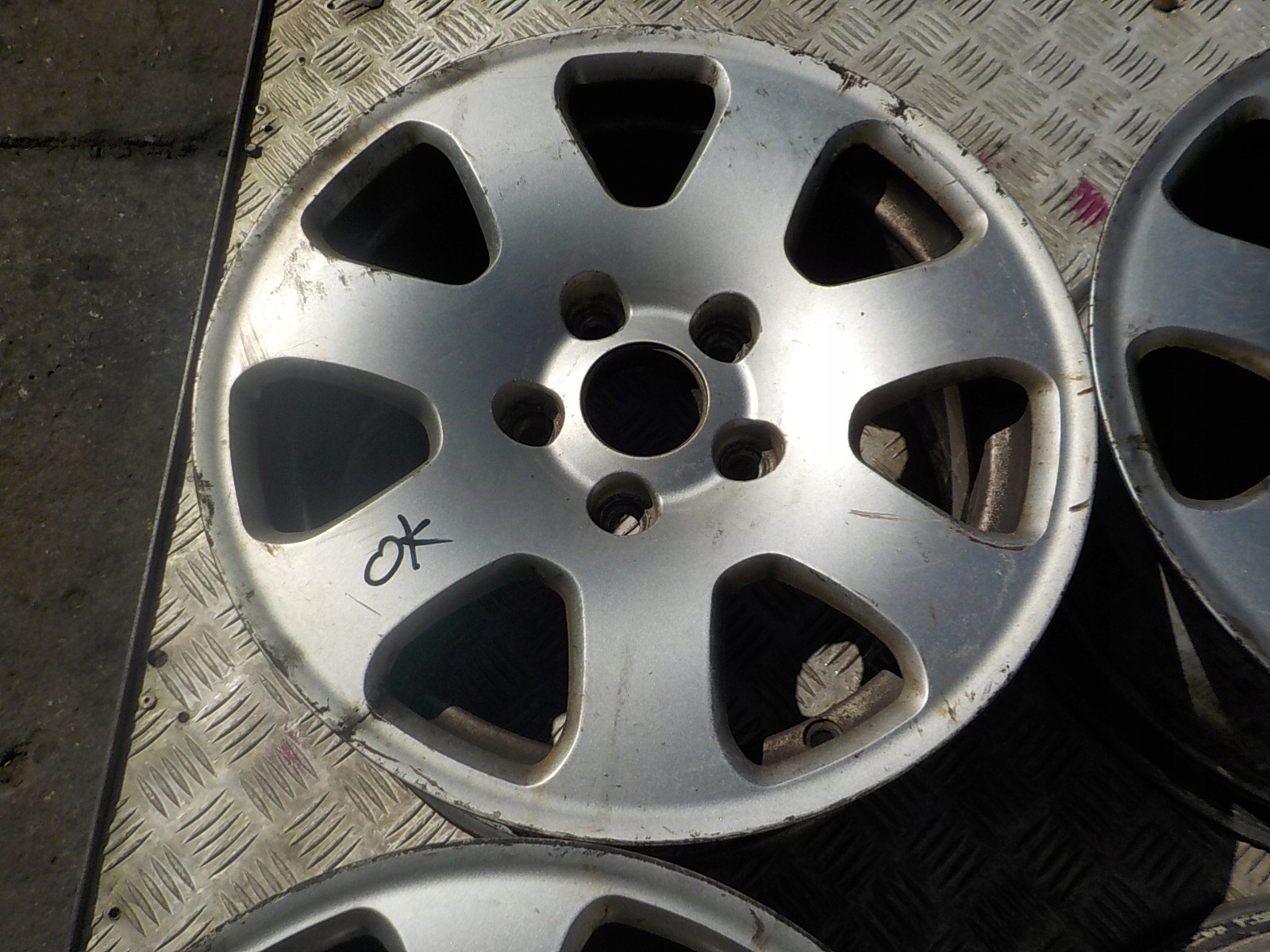 AUDI A4 B5 discs aluminium R15 5x112 ET39 8E0601025