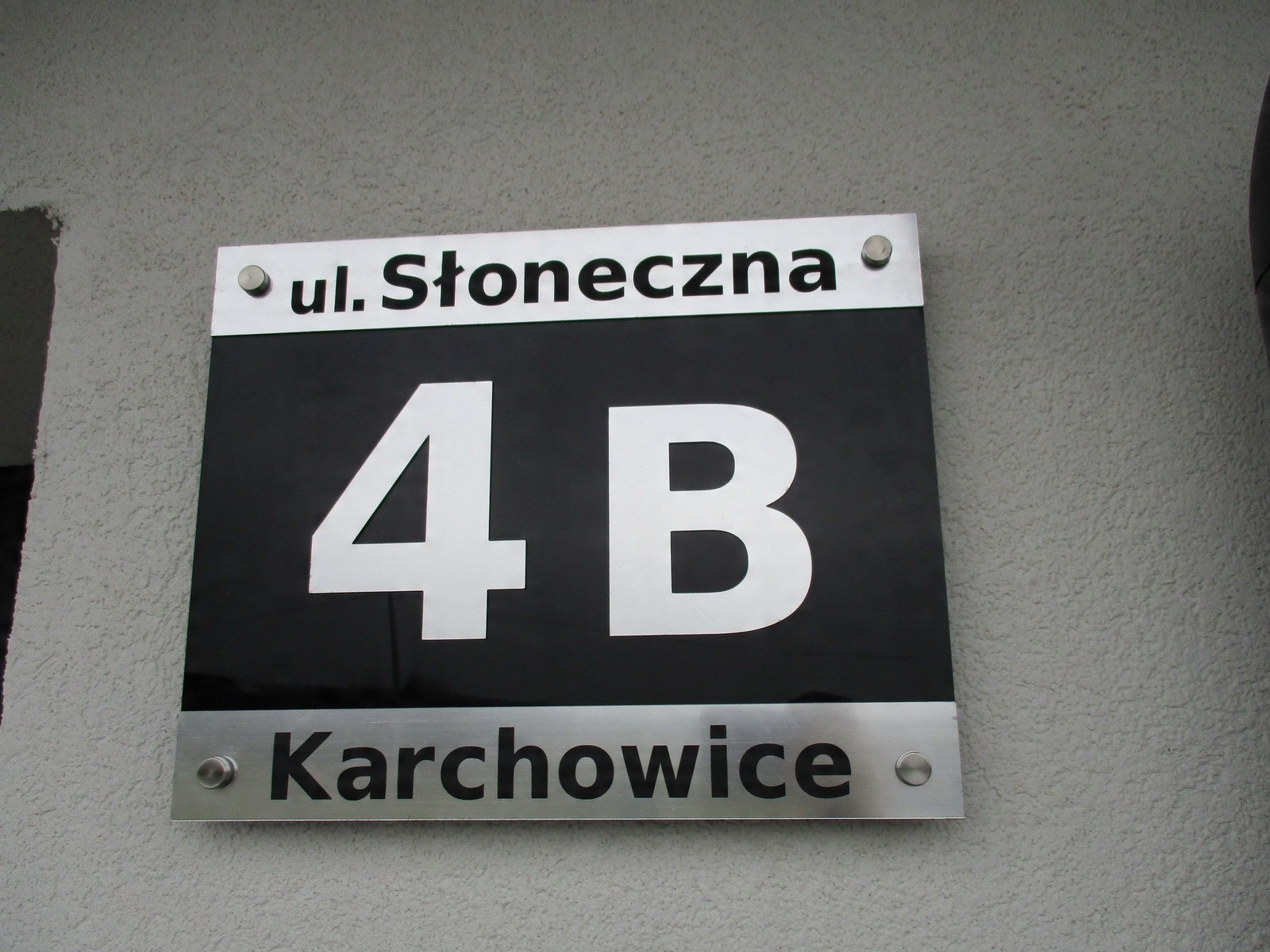 

Tabliczka adresowa z nazwą miejscowości i ulicą Hq