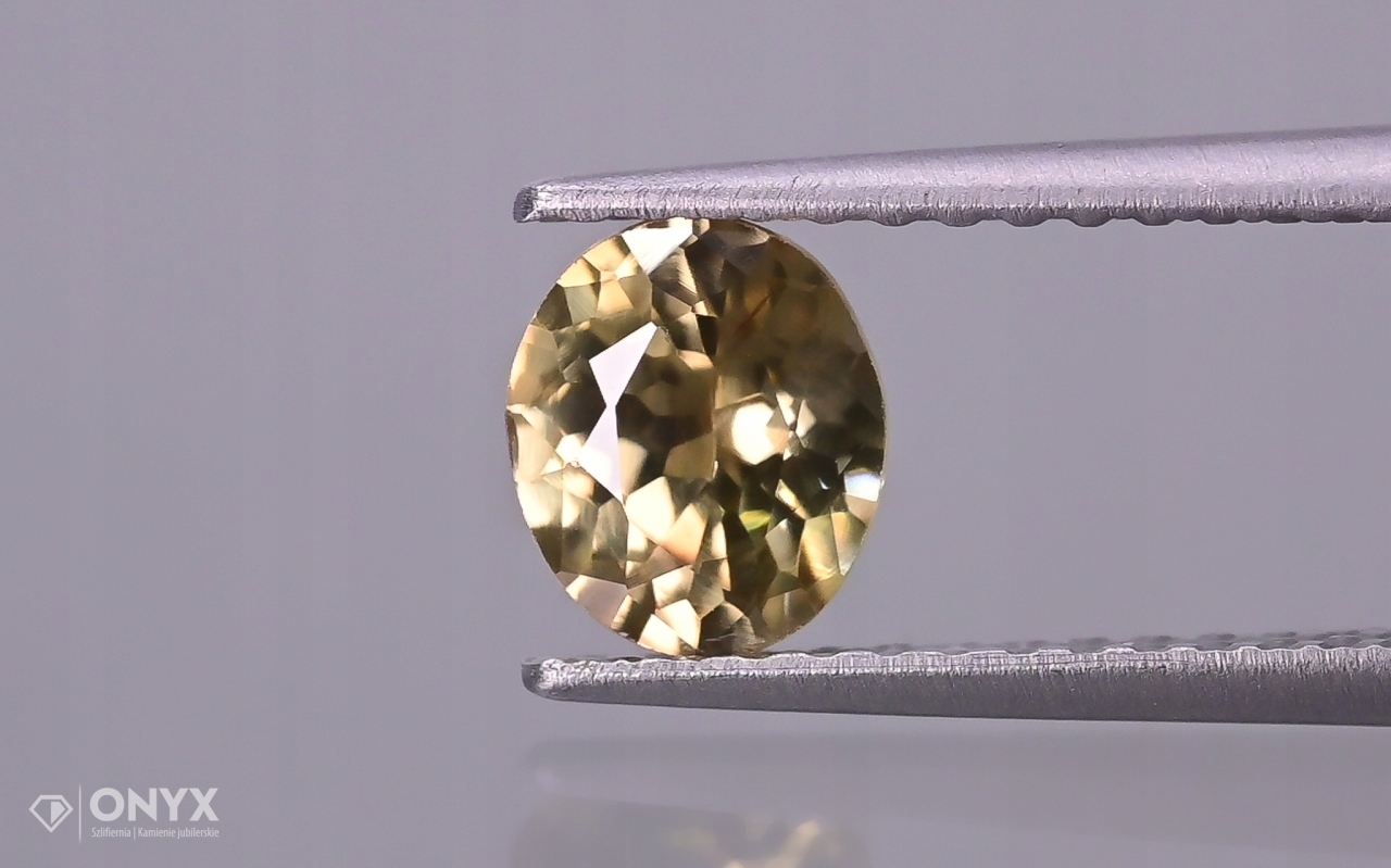 Zirkon fazetovaný ovál 5,5x5 mm