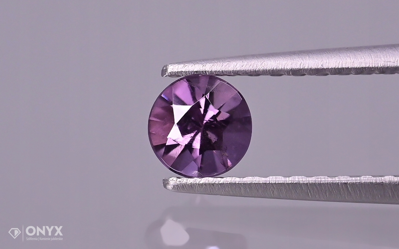 Fazetovaný turmalín kulatý fi 4 mm