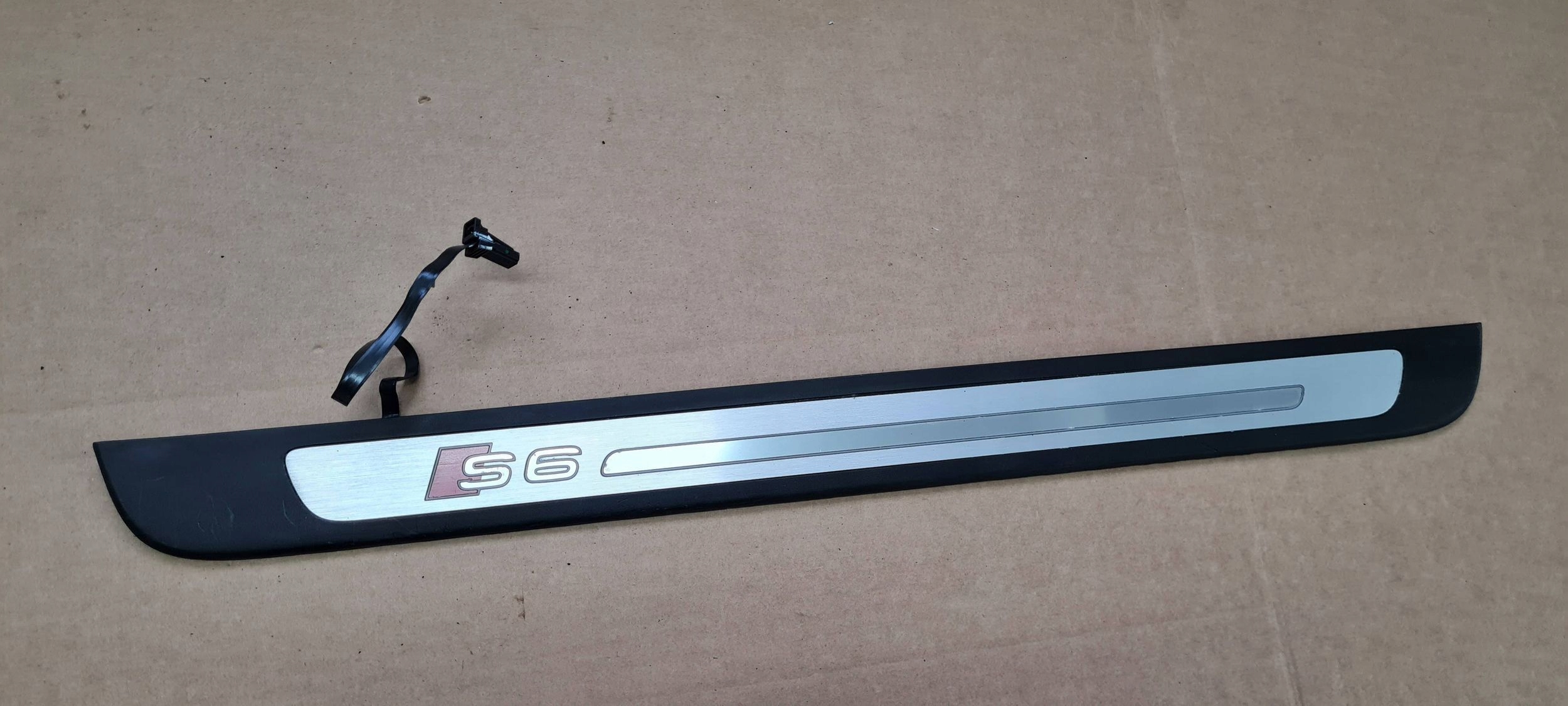 S6 C7 4G moulding cap threshold PODSWIETLANA LED right front 4G0947424H