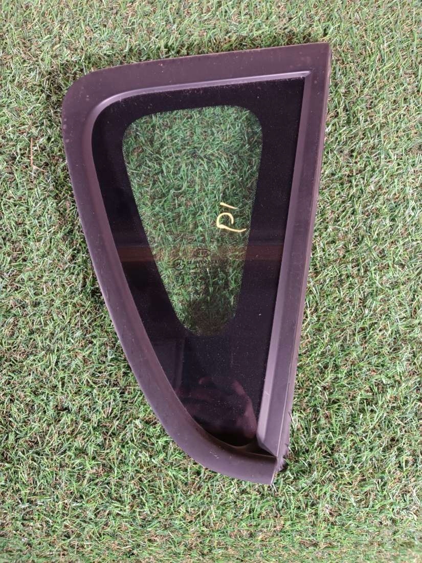 Szyba karoseryjna prawa Kia Soul 1 r2011