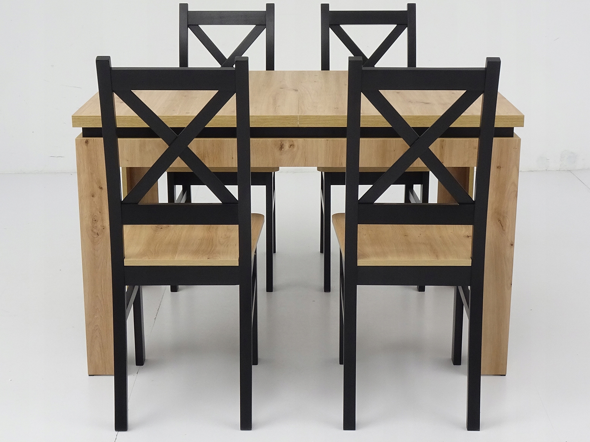 Zestaw stół rozkładany i 4 krzesła krzyżak ARTISAN Liczba krzeseł w zestawie 4