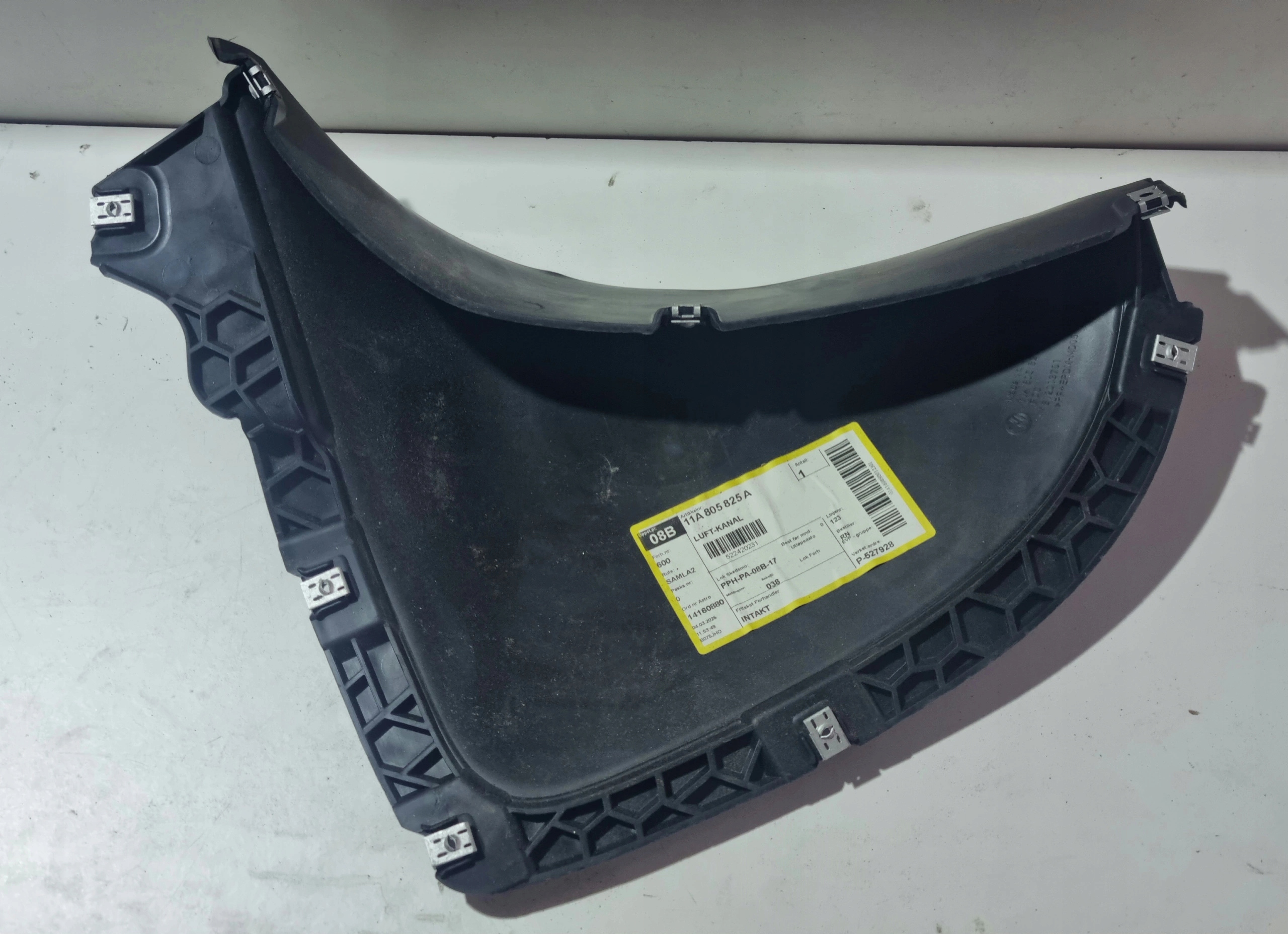cover of a bumper mudguard left front VW ID4