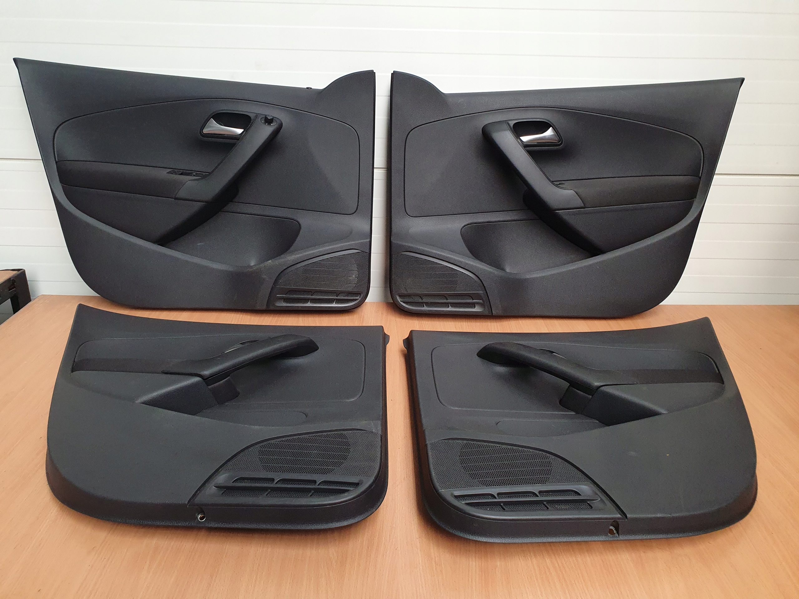 TAPICERKA BOCZEK DRZWI PRZÓD TYŁ VW POLO V 6R 14r