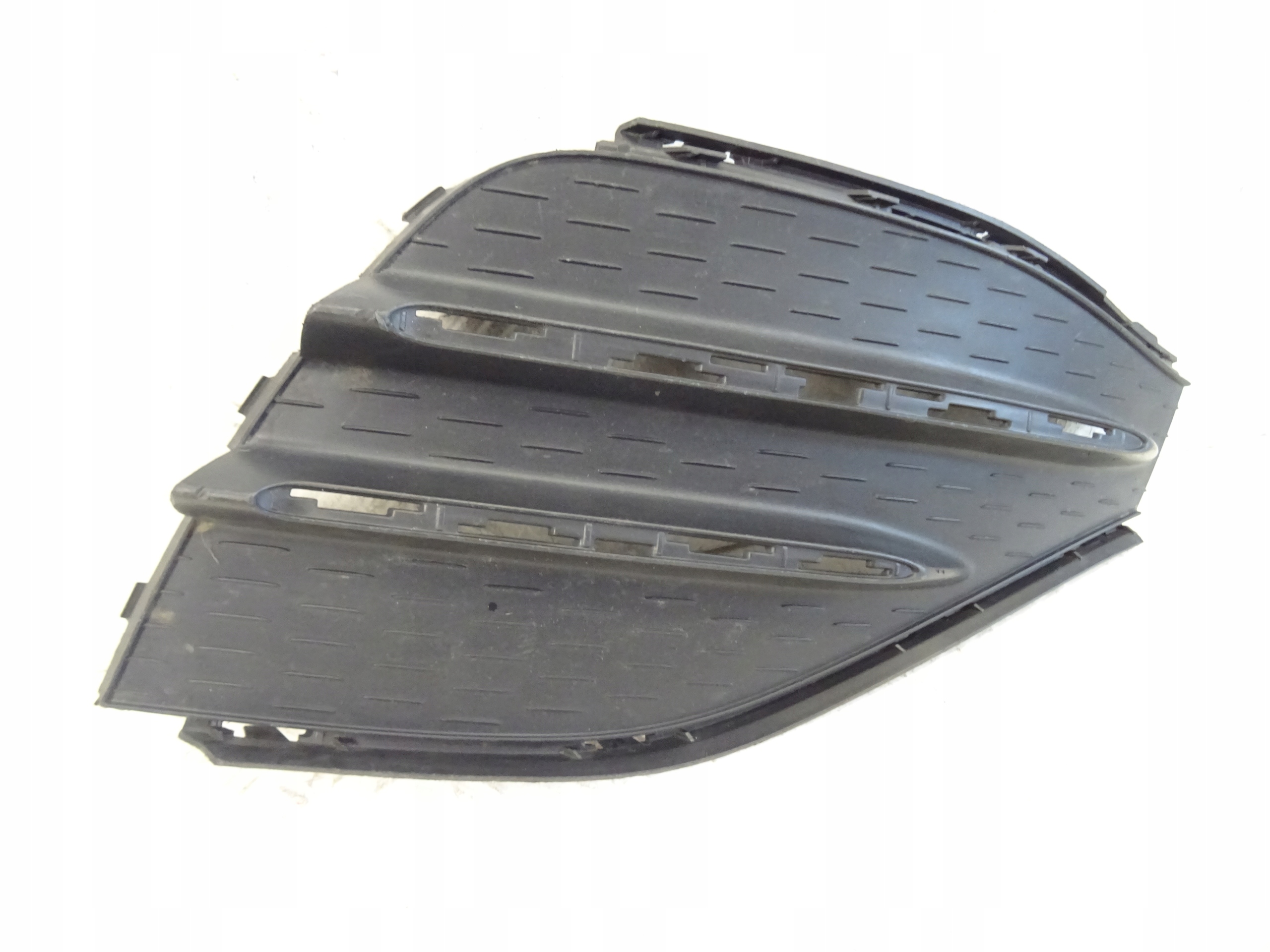 grid of a bumper front front right MERCEDES GLA W247 AMG A2478854005
