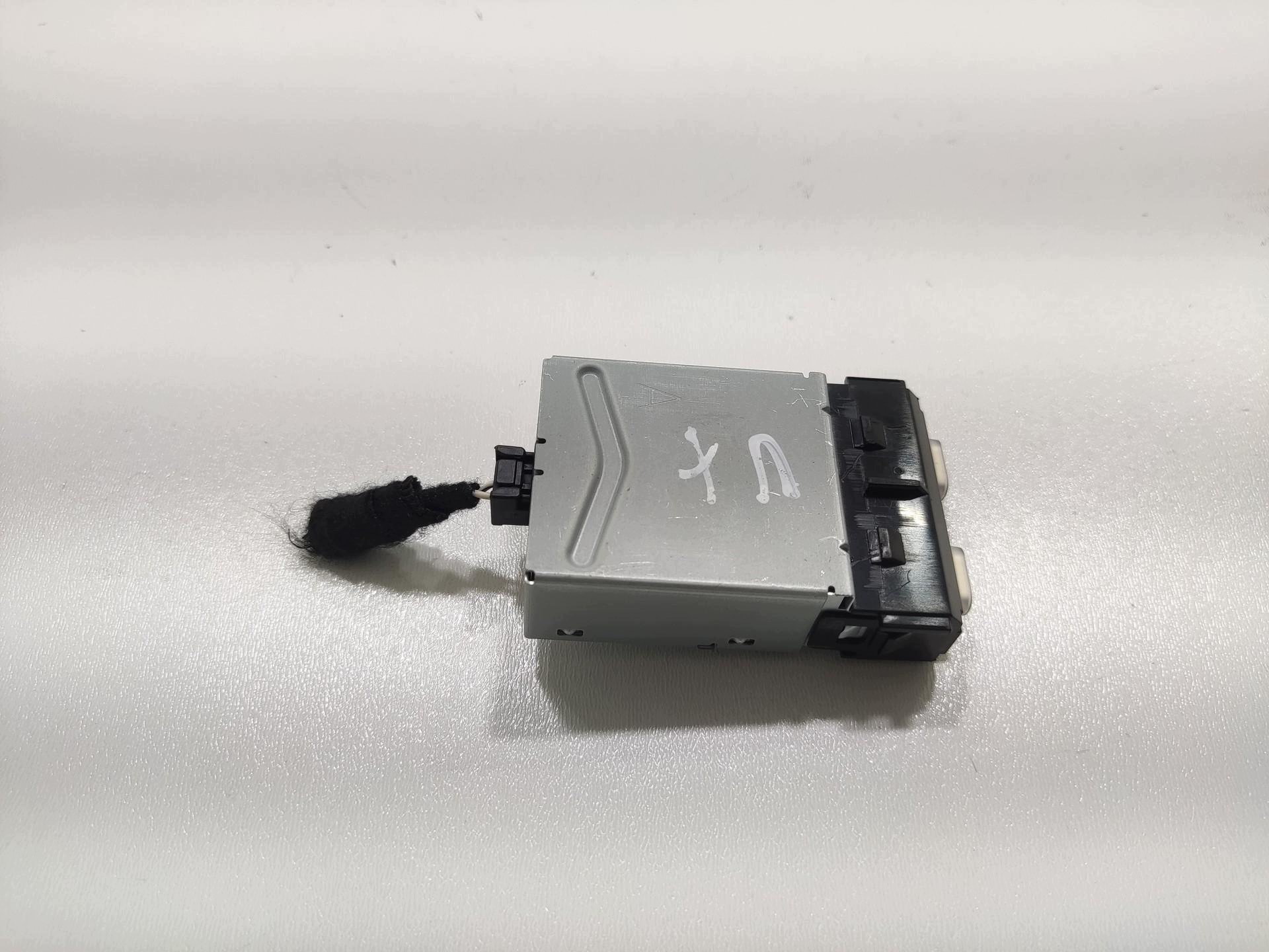 GNIAZDA PORT USB LEXUS UX 2018-2021 85532-48020