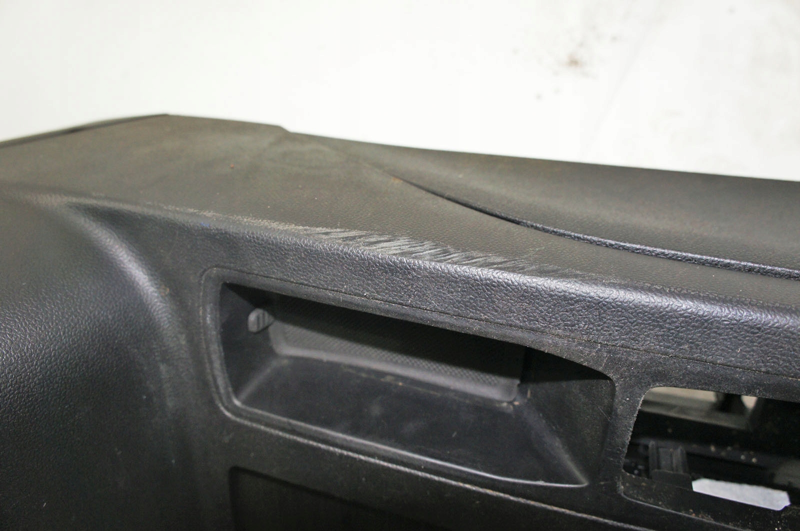 SF212 FORD Focus MK4 ^ тунель середина