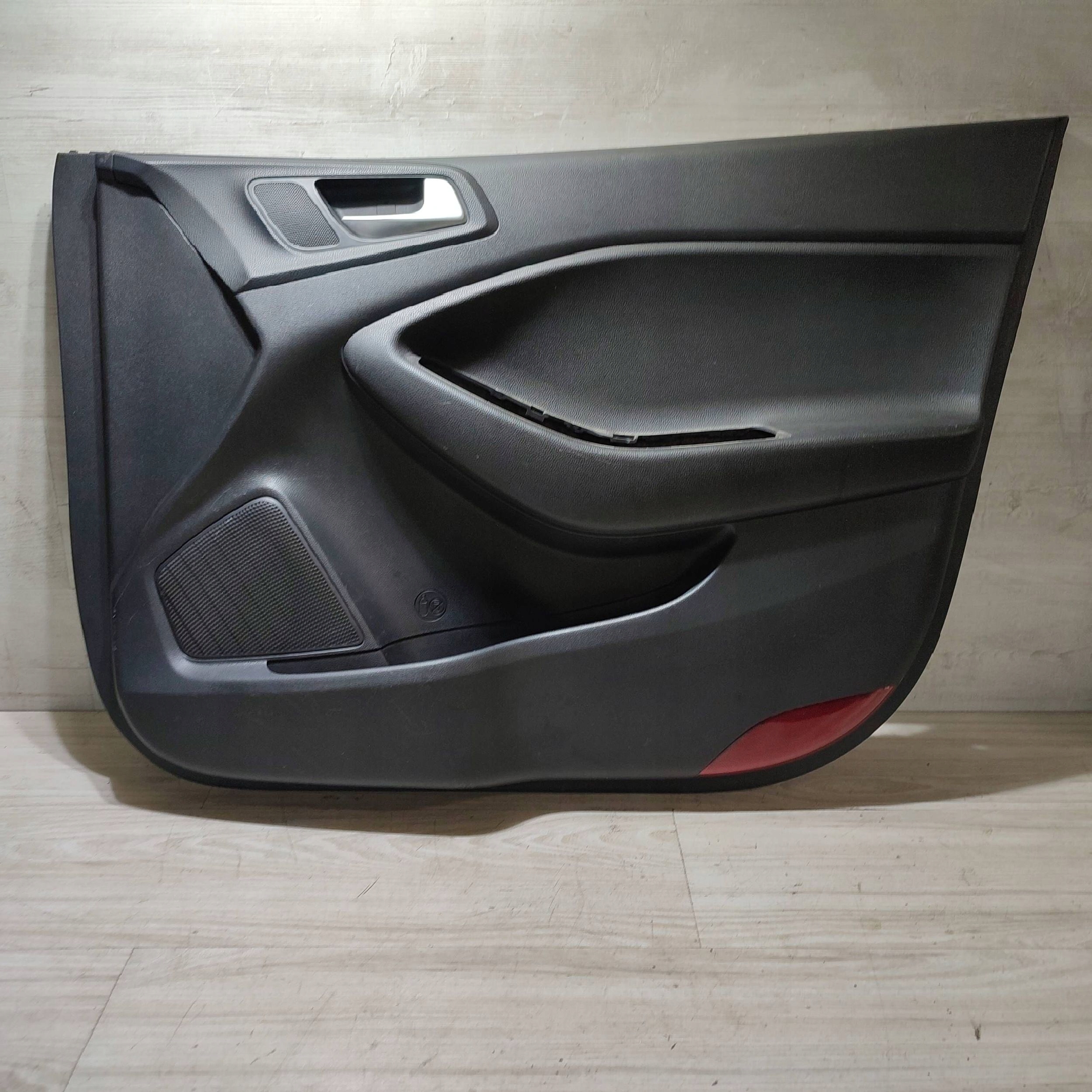 side door przednich front side right Hyundai i20 82320C8010