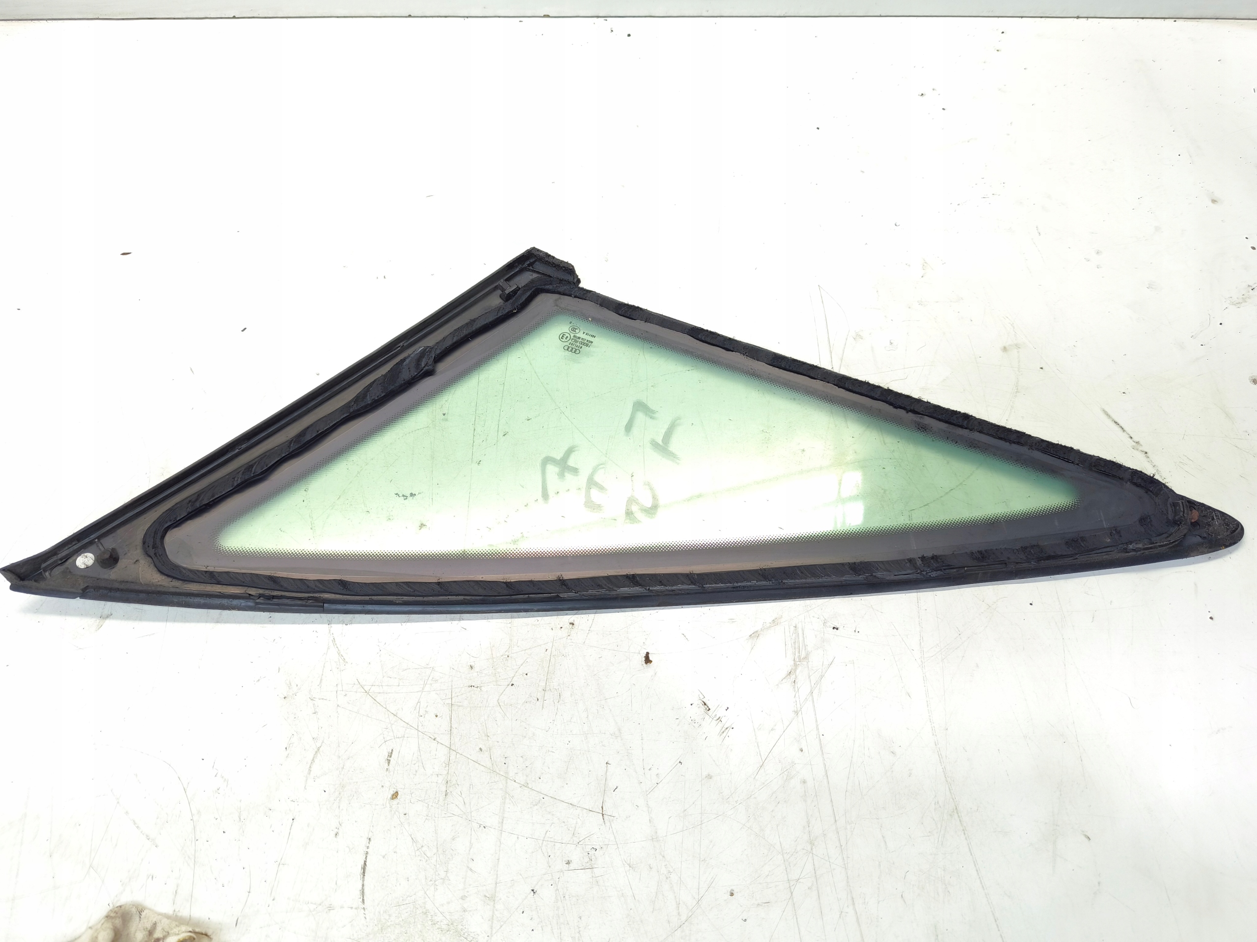 window bodywork left rear part below LISTWE CHROM AUDI A6 C6 4F5 sedan 2006R