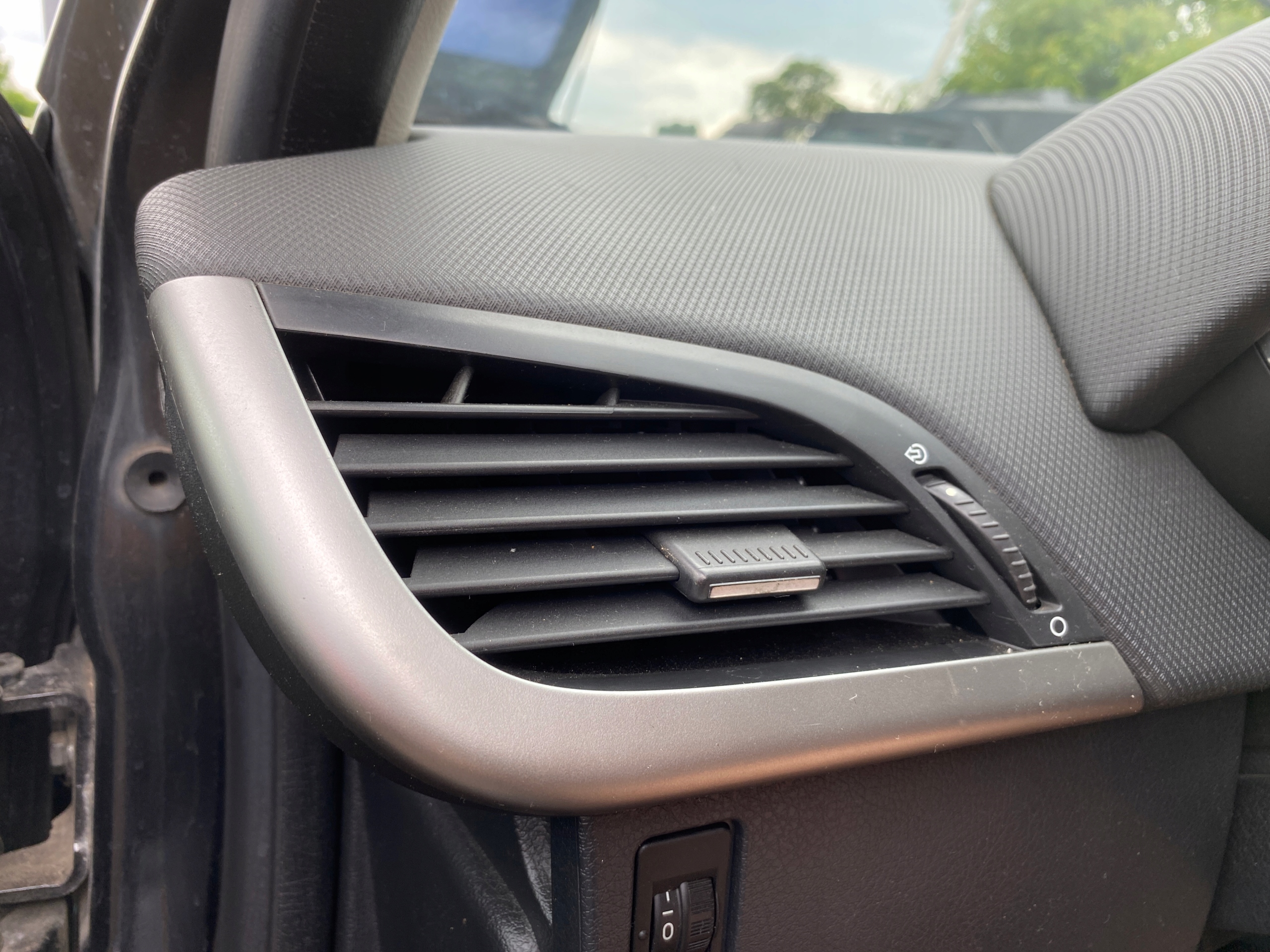 grid air conditioning devices air left driver´s Peugeot 207 SW 06-13