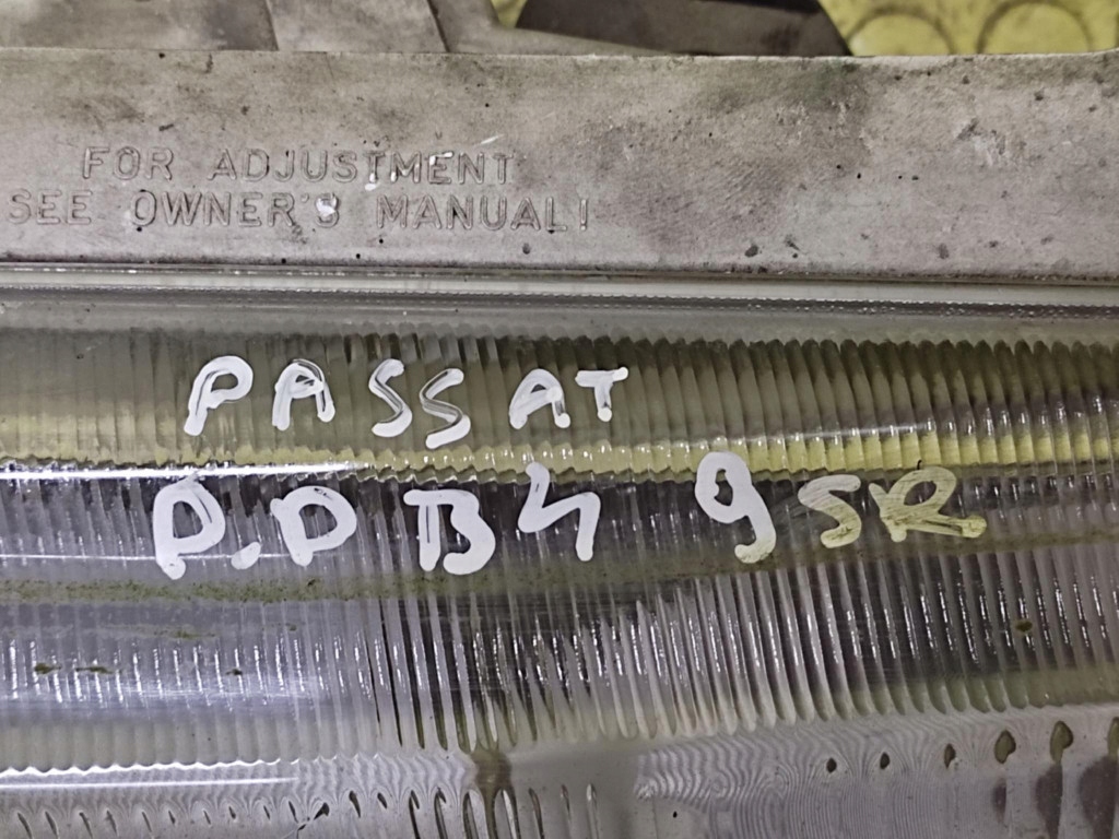 VW PASSAT B4 REFLEKTOR light right front