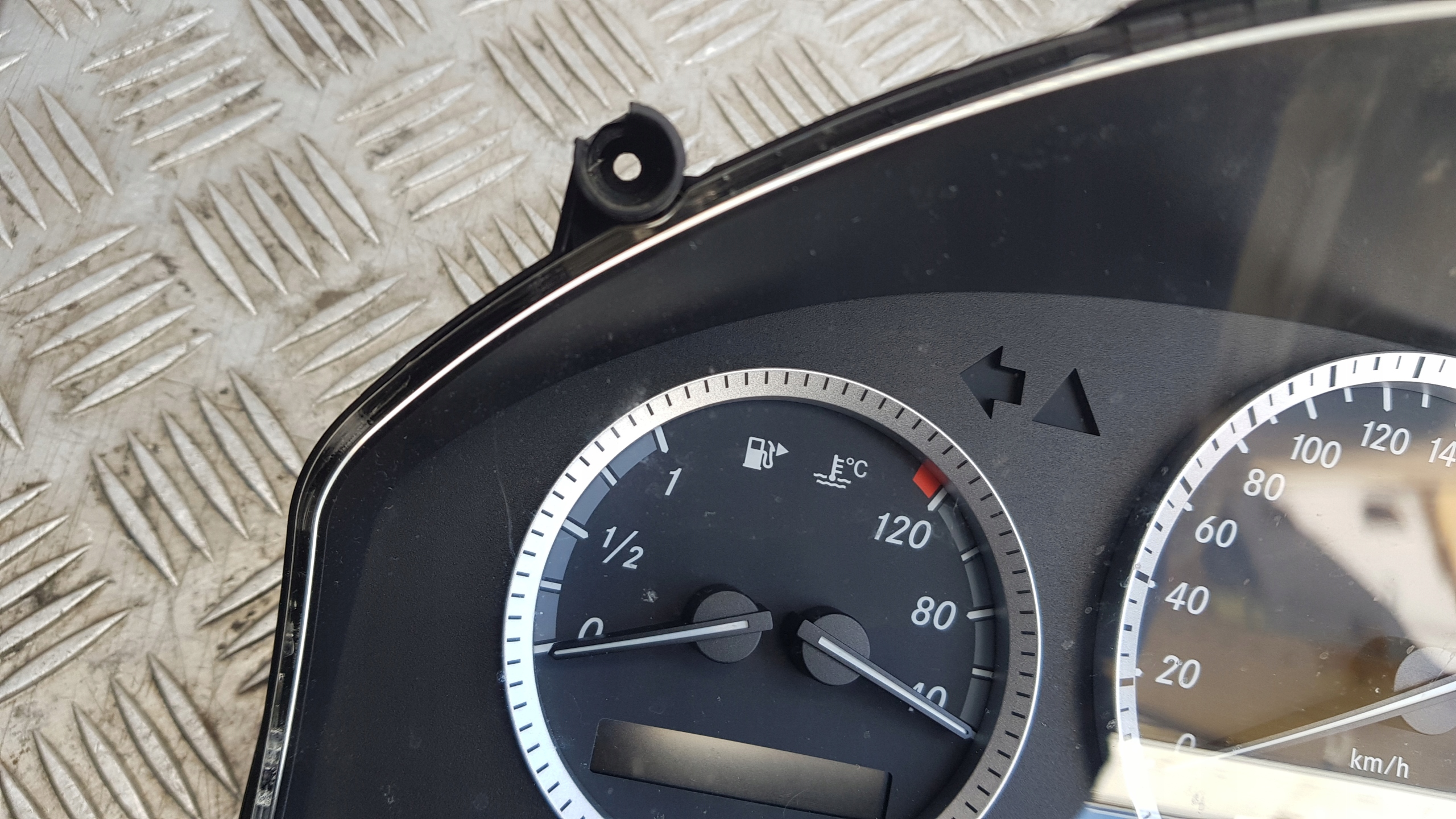 MERCEDES W204 dials clock A2049001705