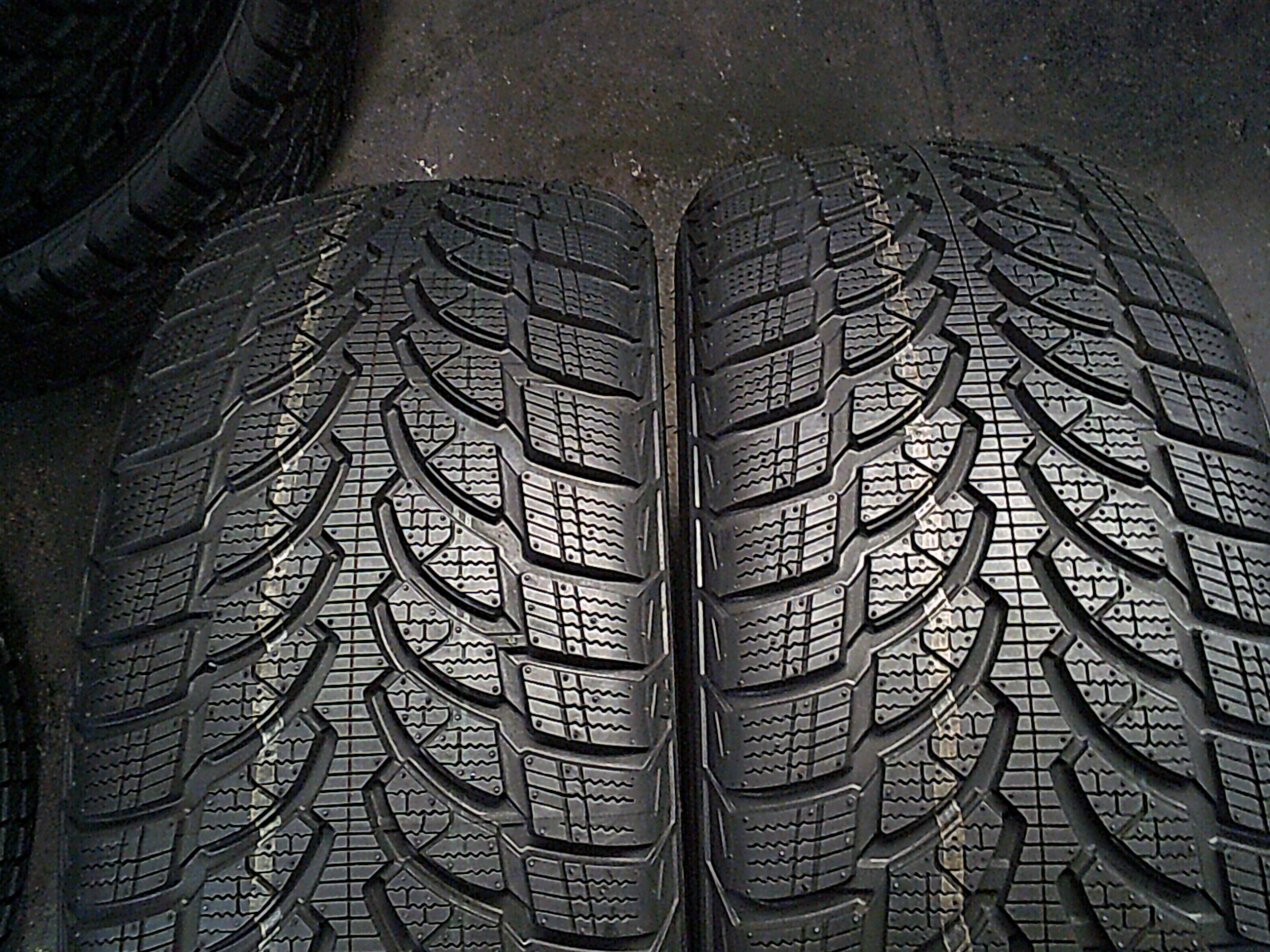 2x Bridgestone Blizzak LM32 235/60R17 Nové 2024