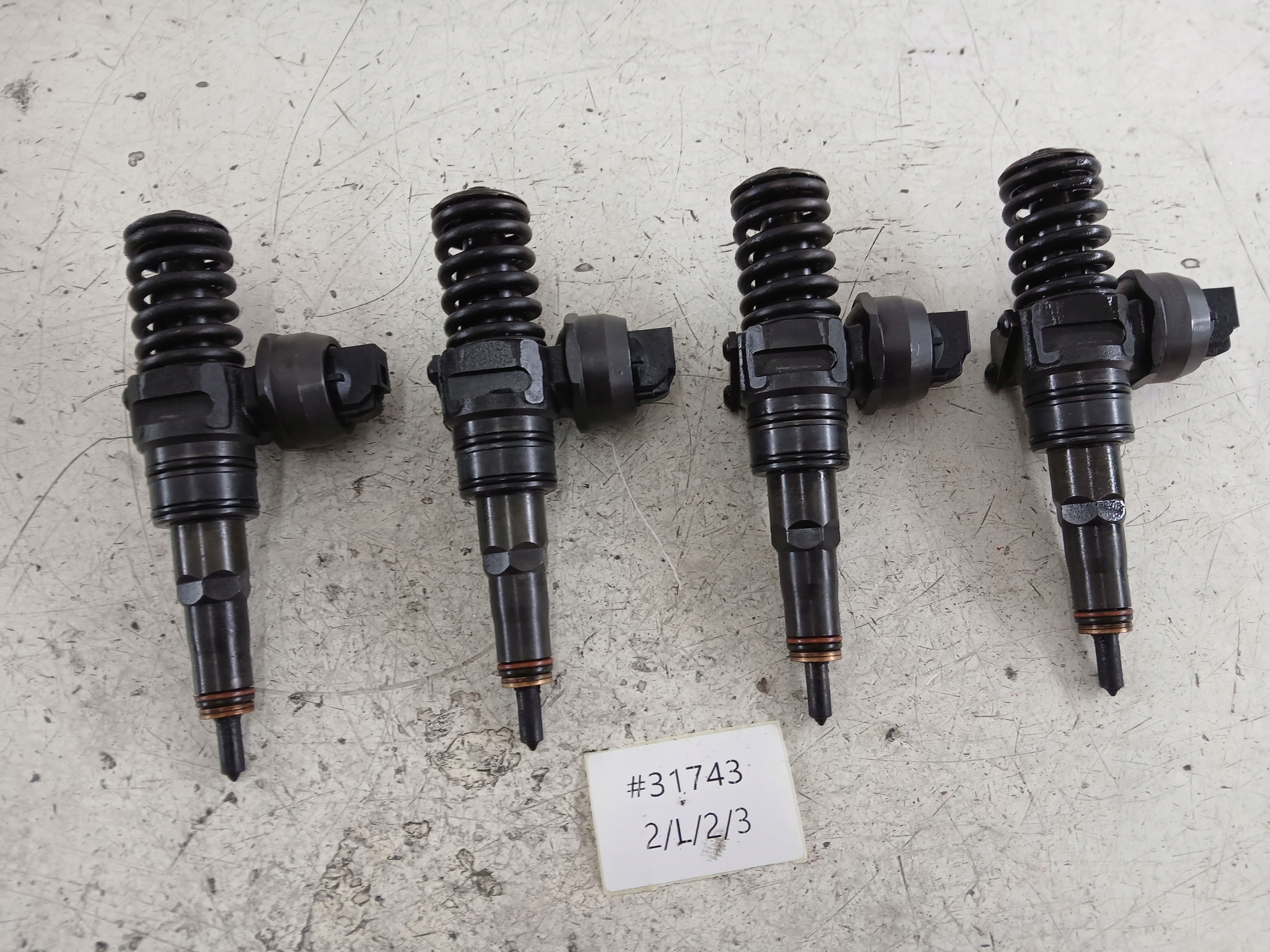 VW PASSAT B5 LIFT OCTAVIA e SHARAN e 1.9 TDI Iniettore 038130073BA