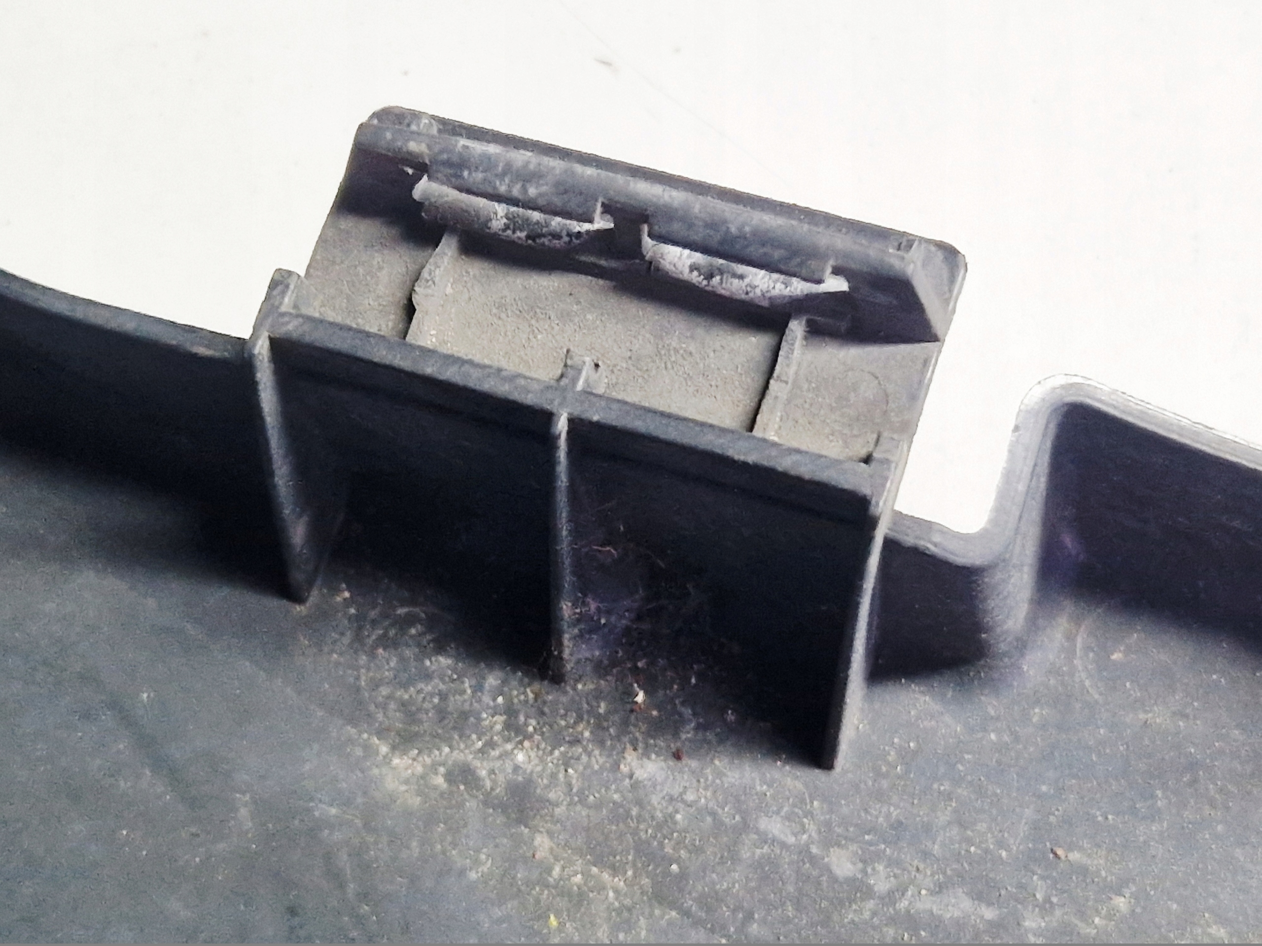 kryt stěny předního FORD FOCUS MK2 4M51-16613-AC