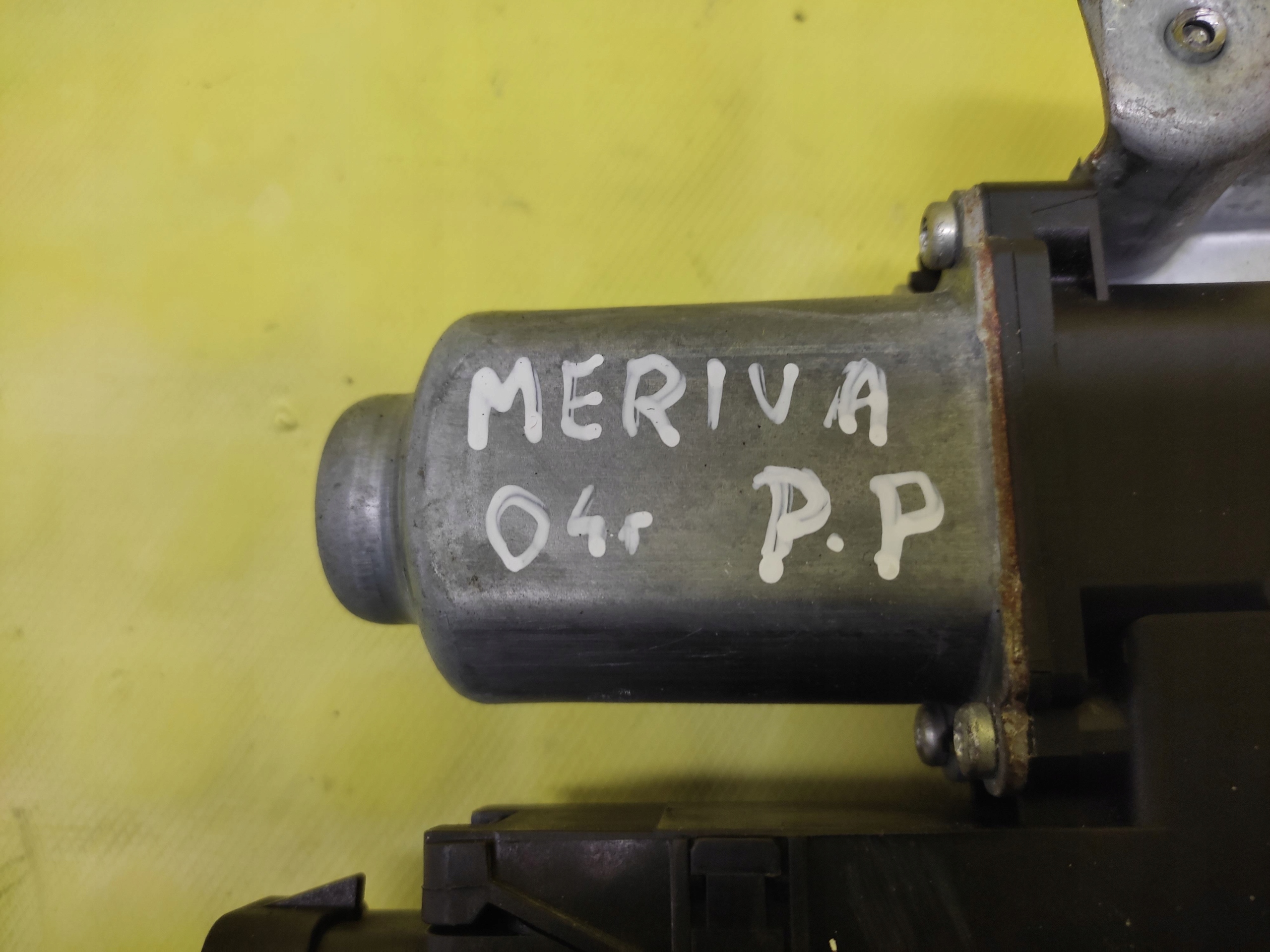 OPEL MERIVA A window regulator right front 93362662