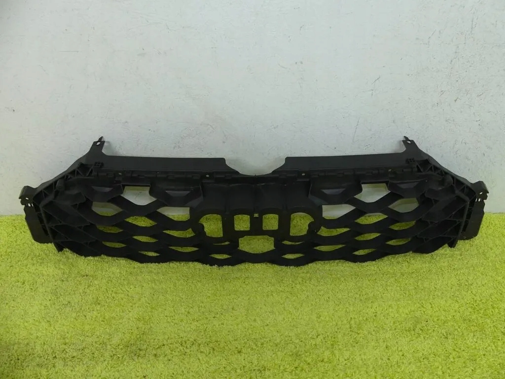 Крепление решетки решетки Audi Q33f8536929b9. Продукт ,