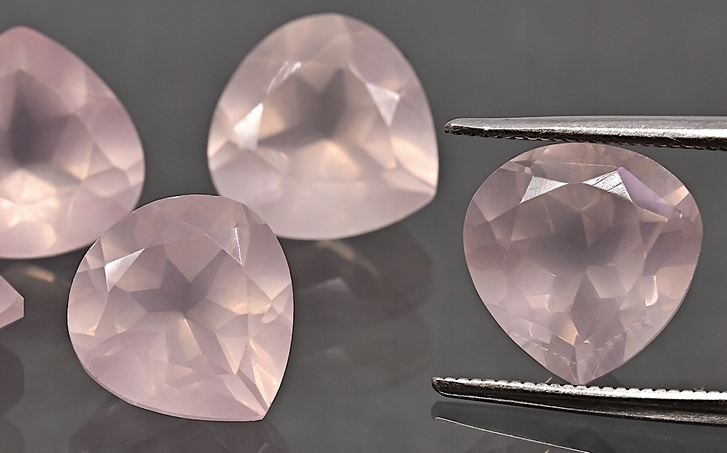 Křemen růžový fazetovaný slza 9x9 mm