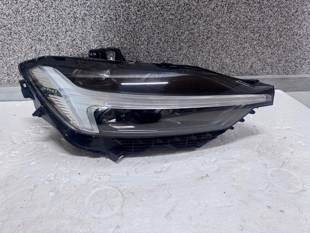 light right Volvo XC60 II Full LED LIFT black 2022