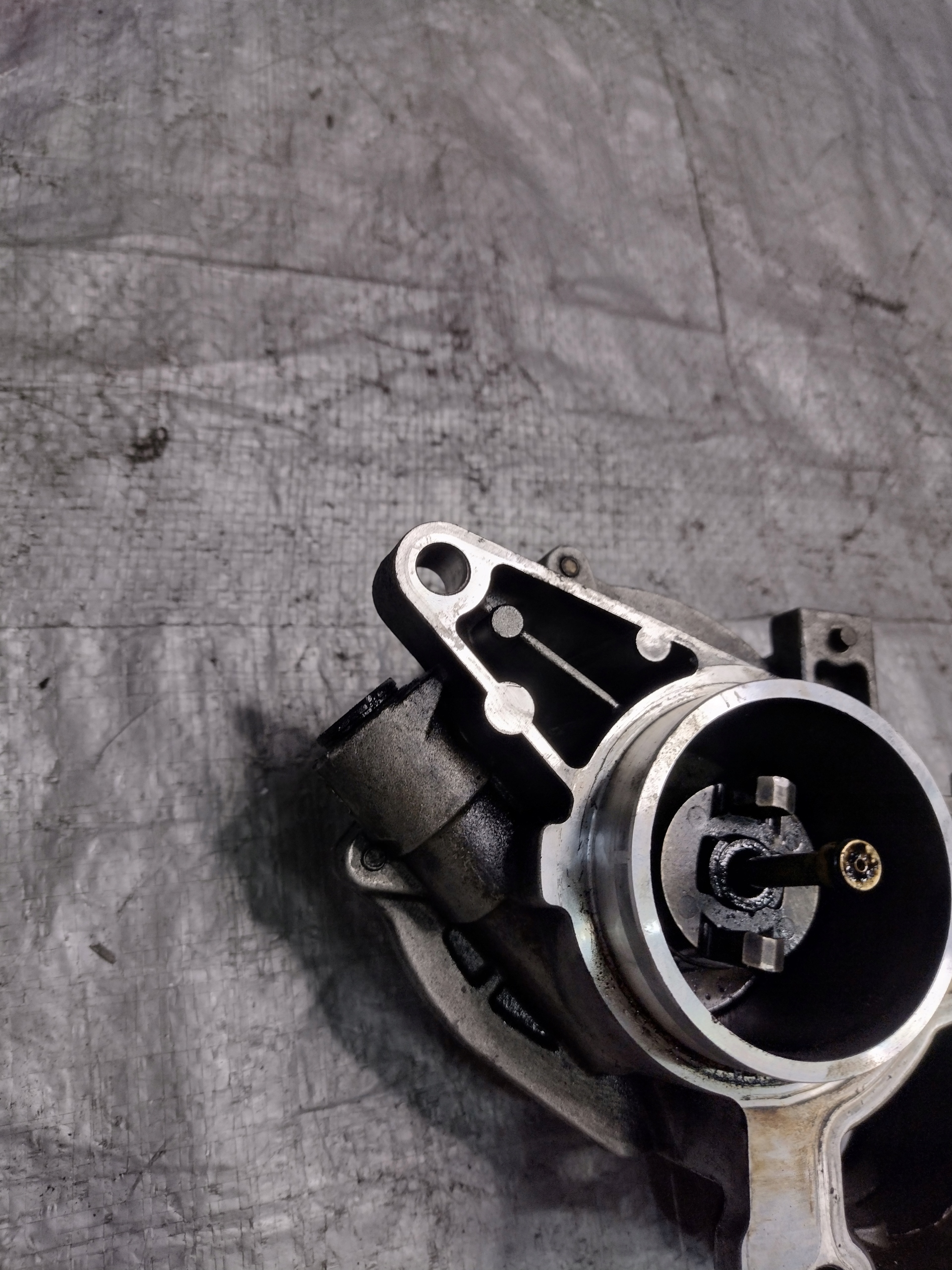 pump vacum Ford Mondeo MK3 2,0 TDCI