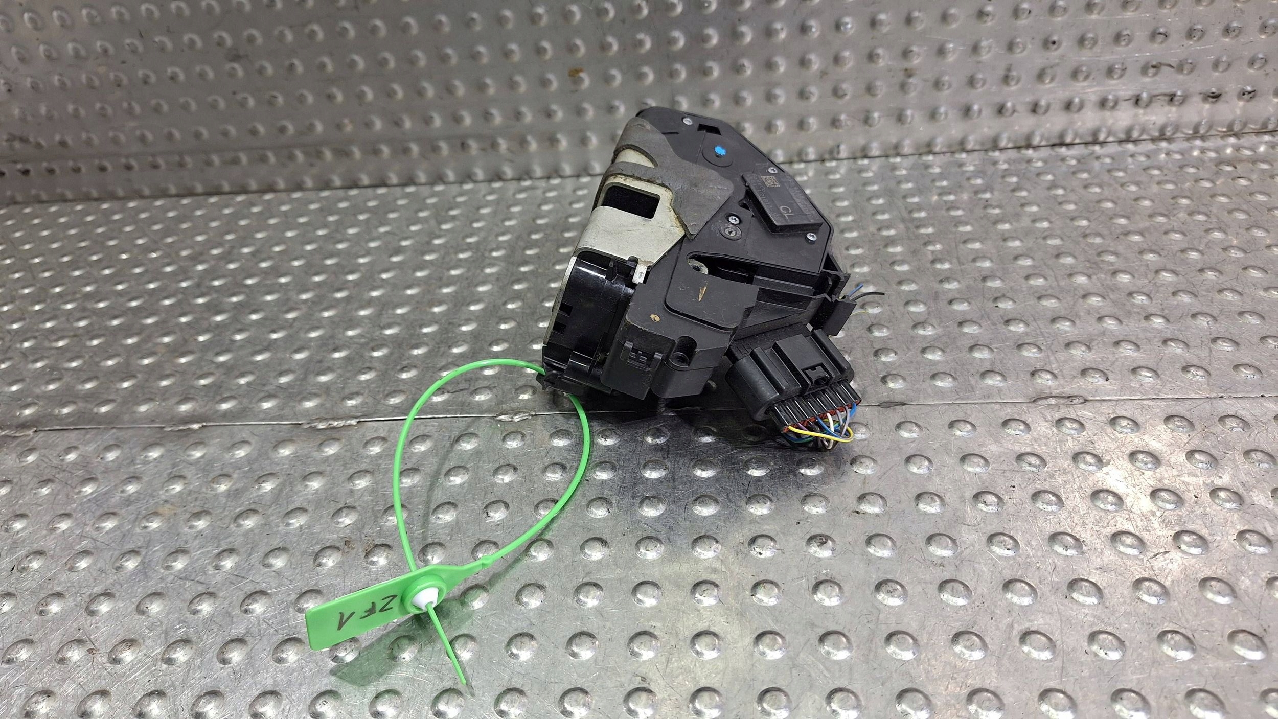 lock door left front AM5A-U21813-AE FORD FIESTA MK7 3D
