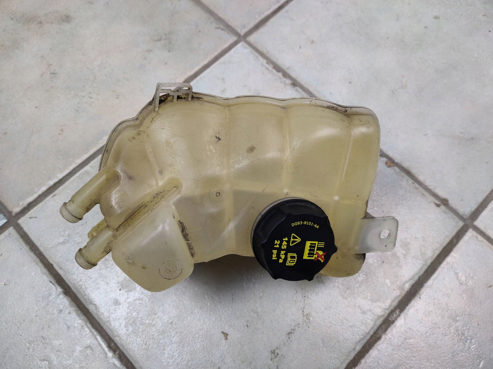 Scheibenwaschbehälter Ford Fusion USA 2 2014 DG93-8A080-AD