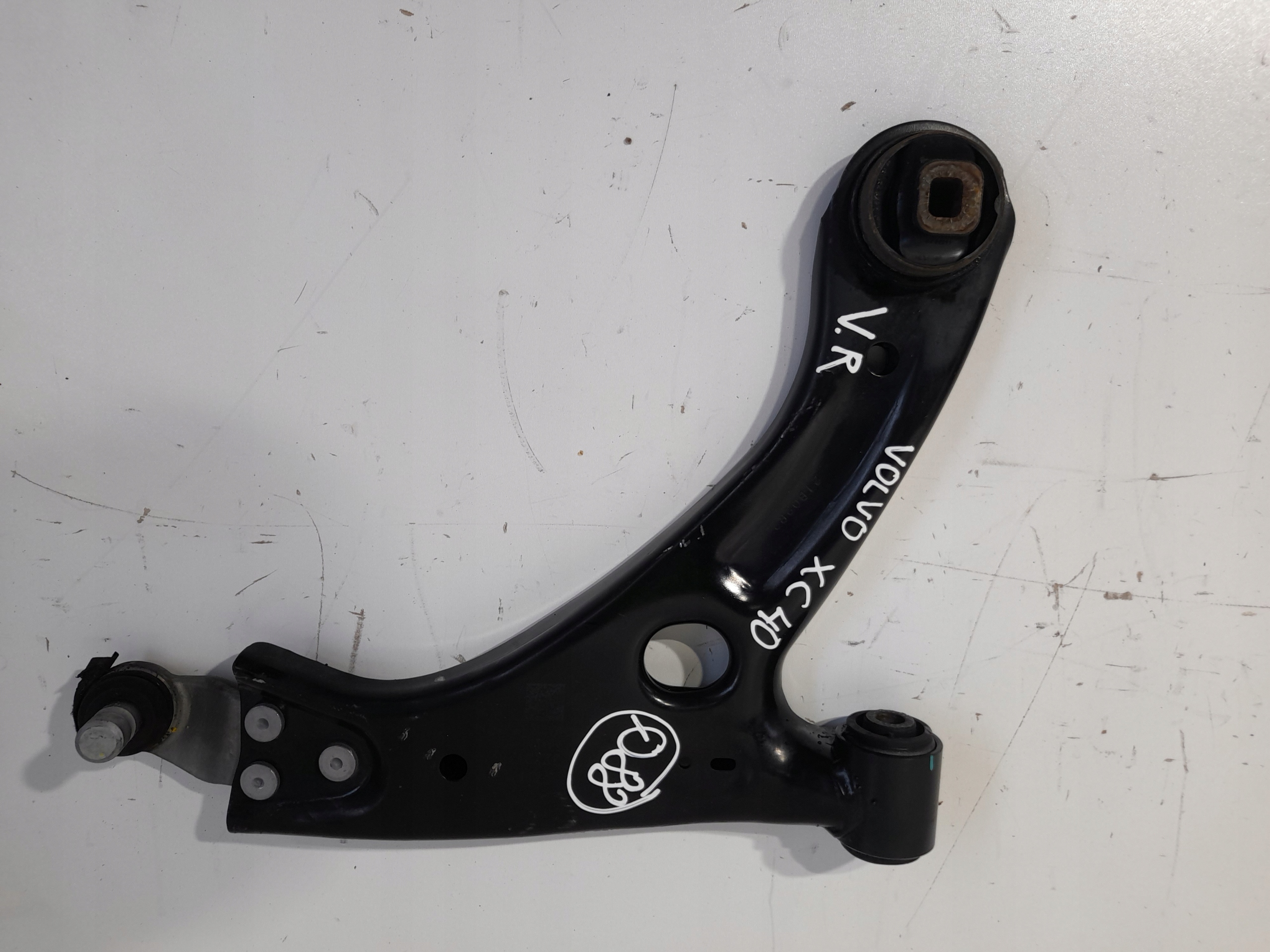 VOLVO XC40 XC 40 arm front right 32221282 (Q88)