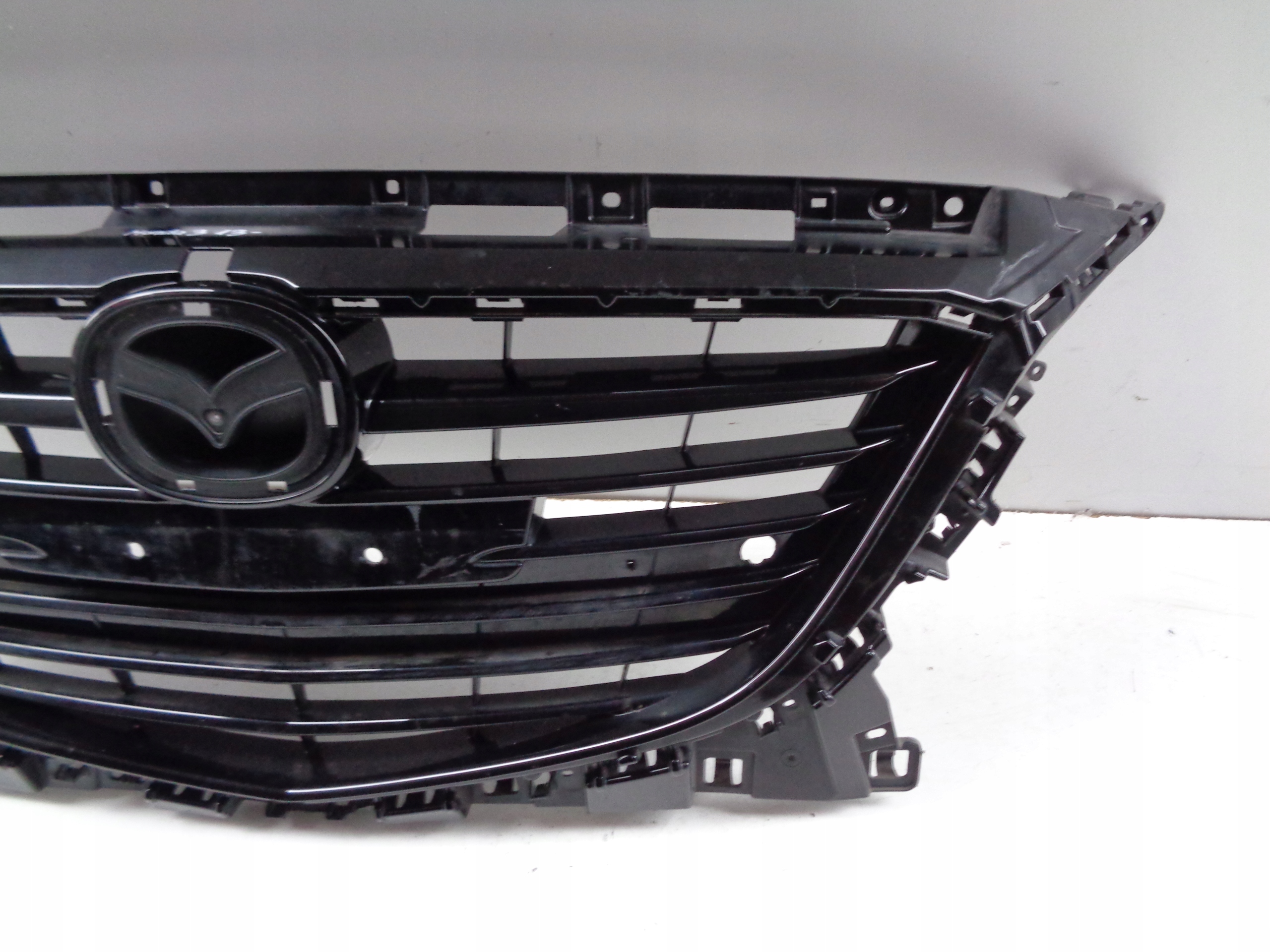 front PREKLADgrill MAZDA 3 13-16 MALOWANA