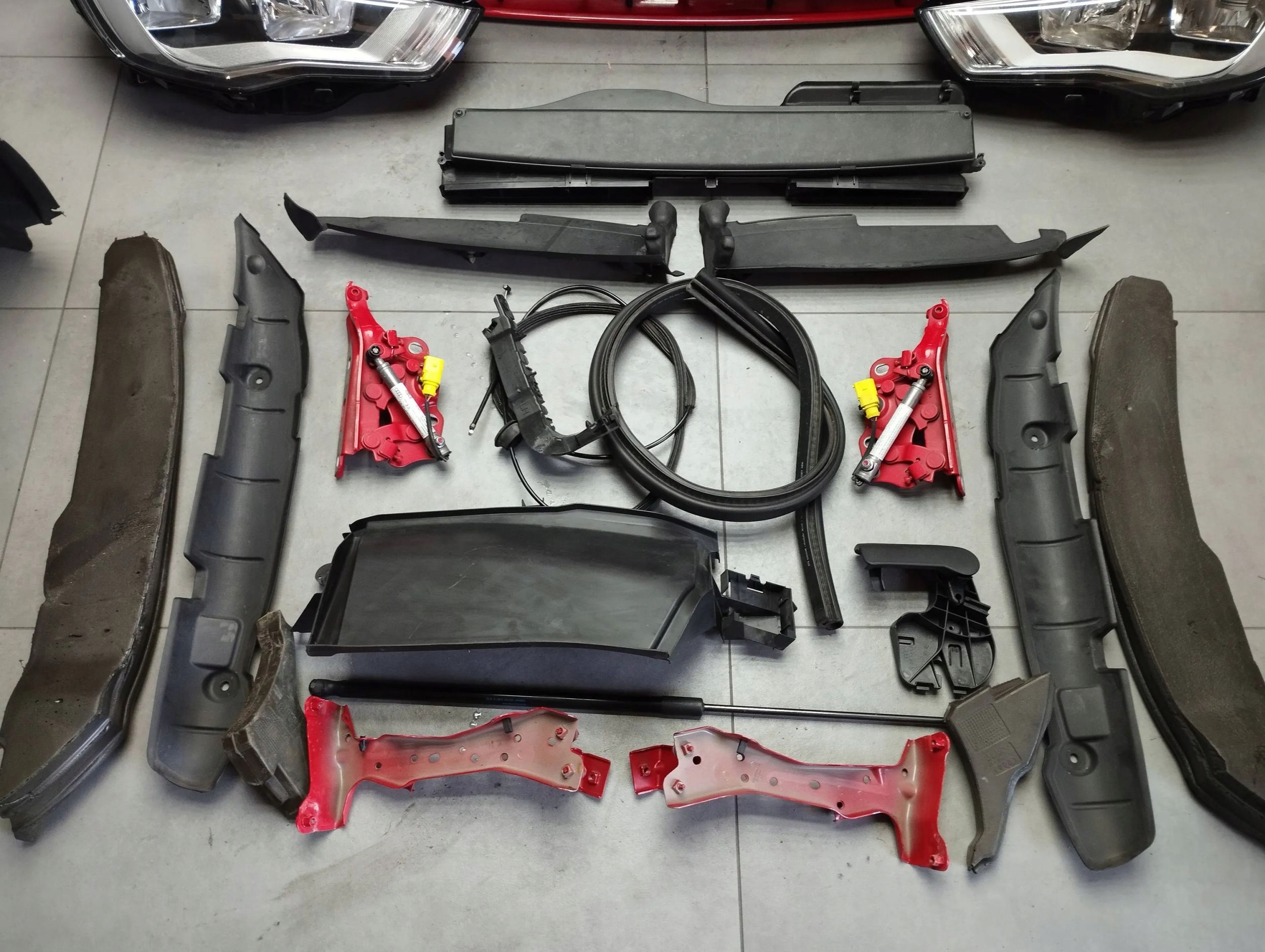 Audi A3 8V Berline Capot Pare choc Feux phare Avant Aile LZ3M
