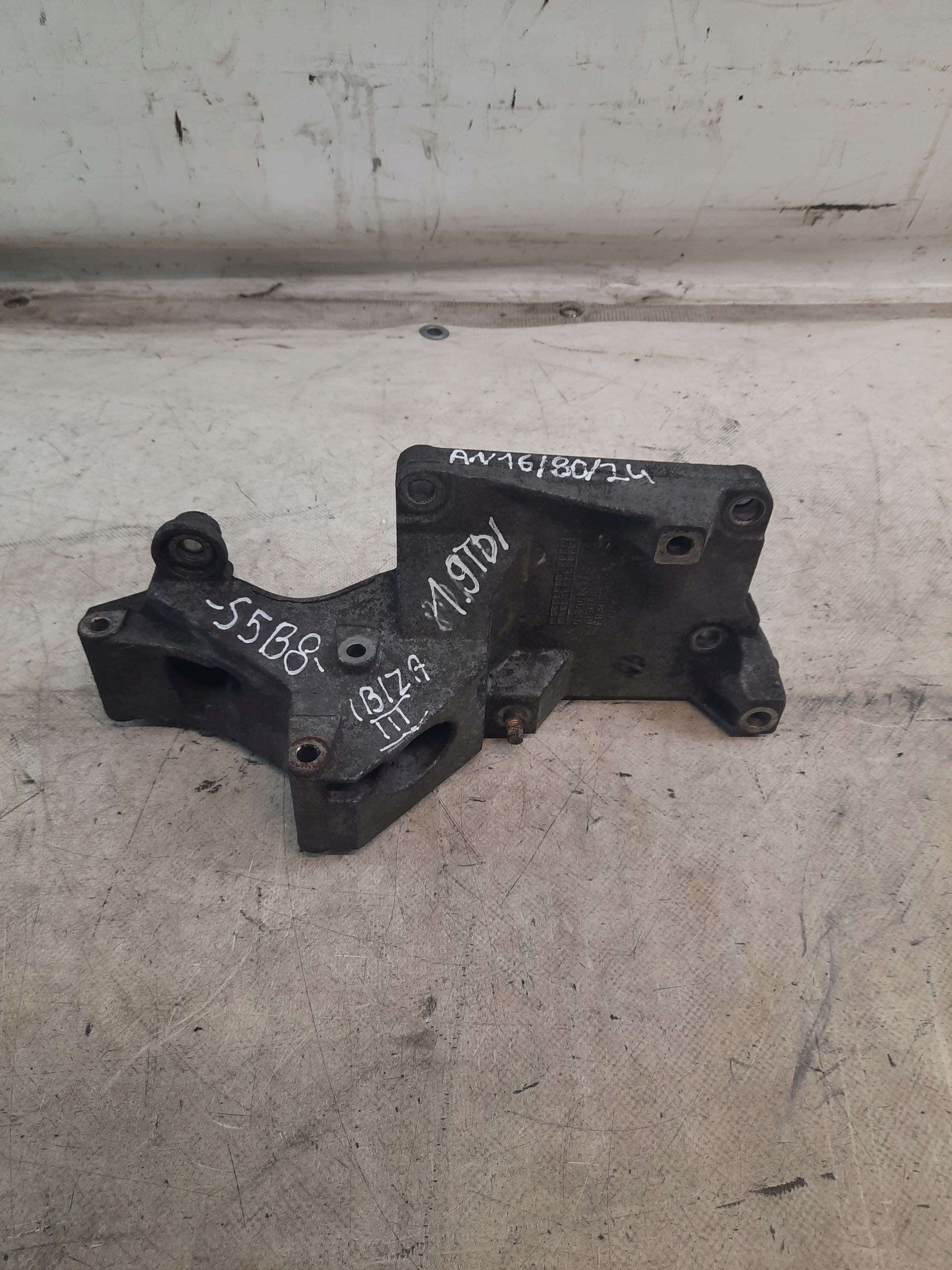 Support Support plaque Alternateur SEAT IBIZA III 1.9 TDI