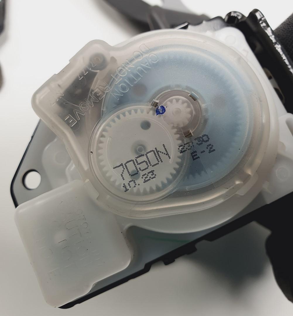 ремень безопасности mazda