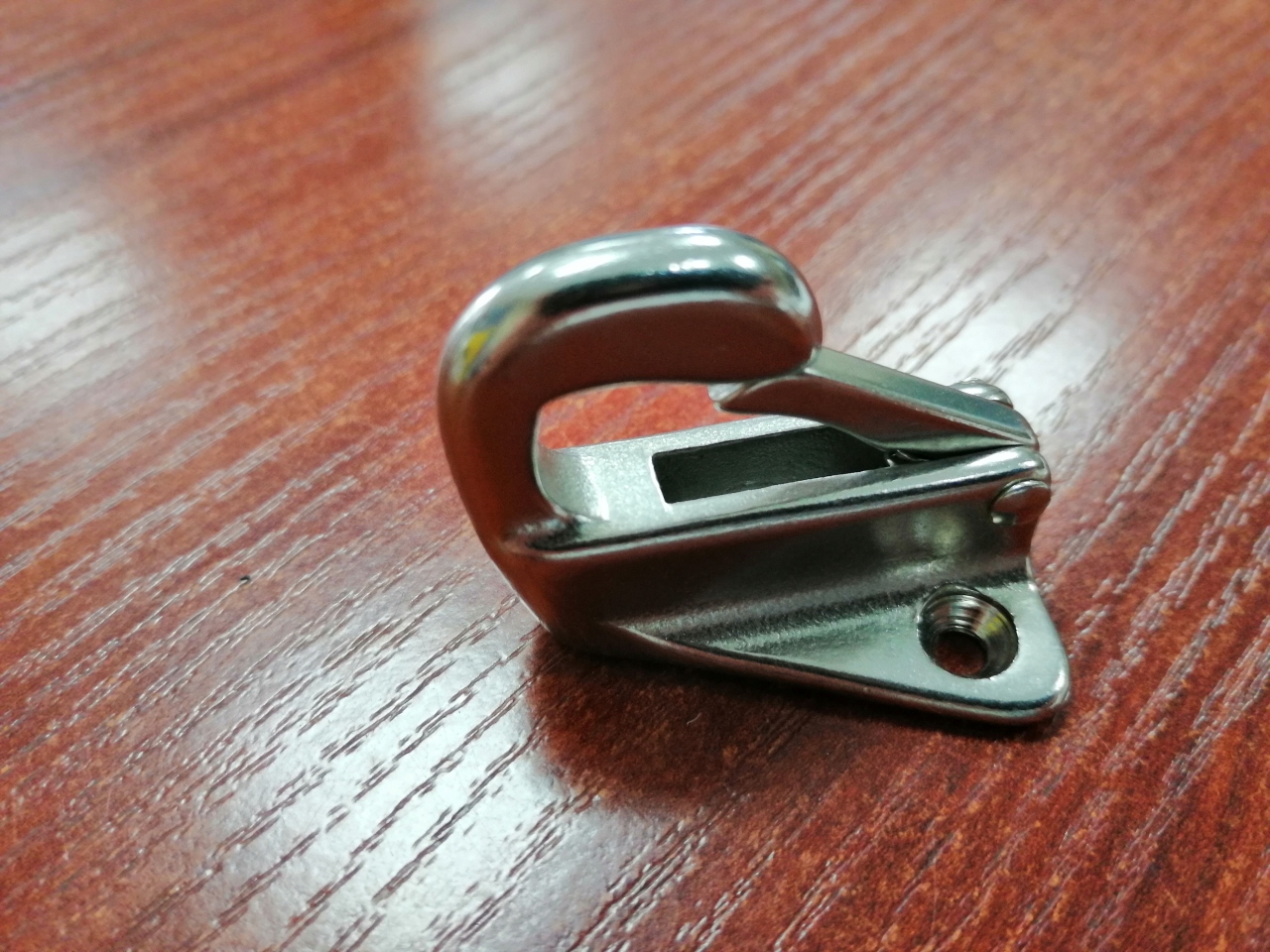 WIESZAK Z ZATRZAŚNIKIEM 41X41 MM, NIERDZEWNY