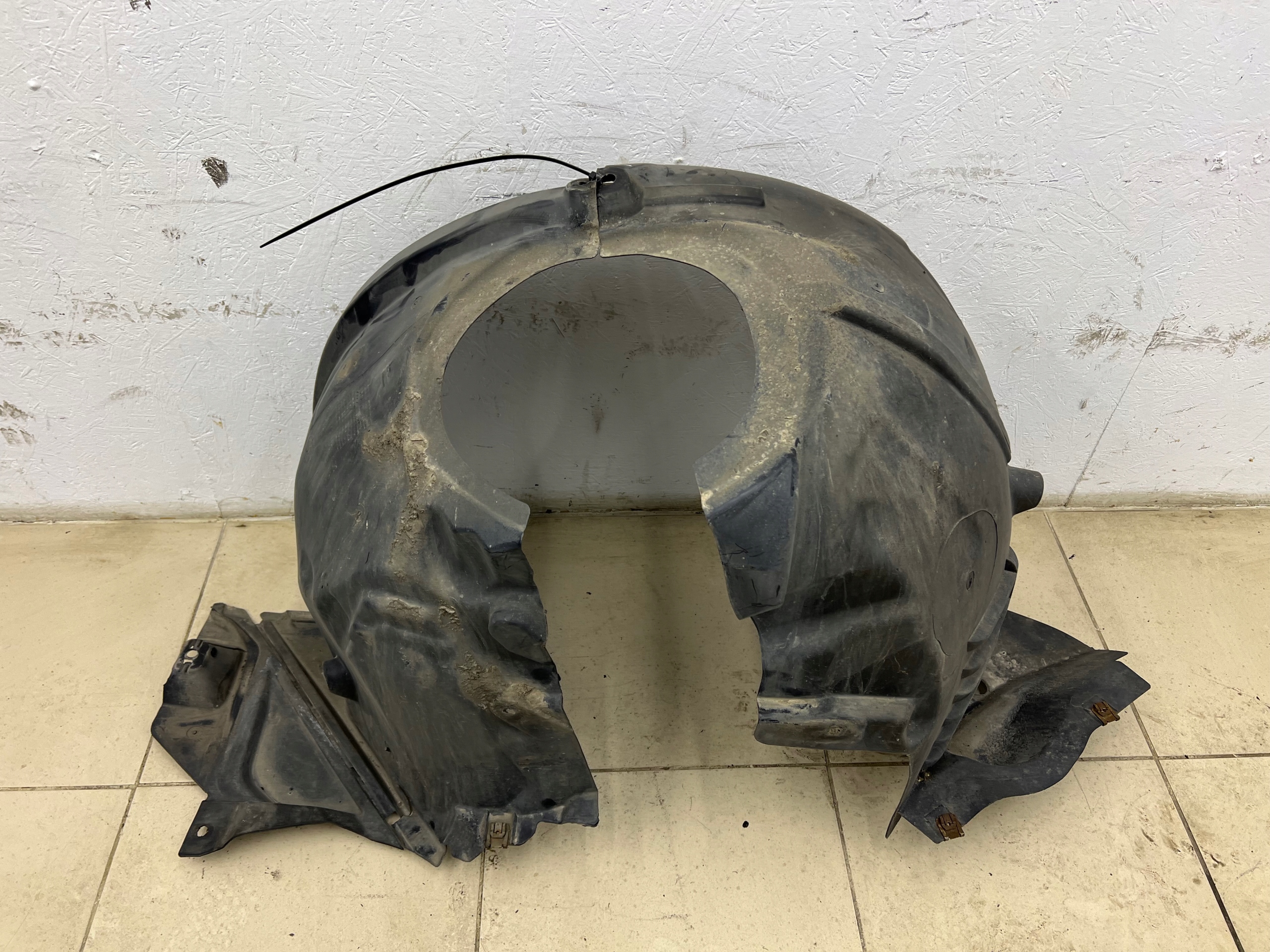 MERCEDES W212 mudguard left front front A2126901330 A2126903030
