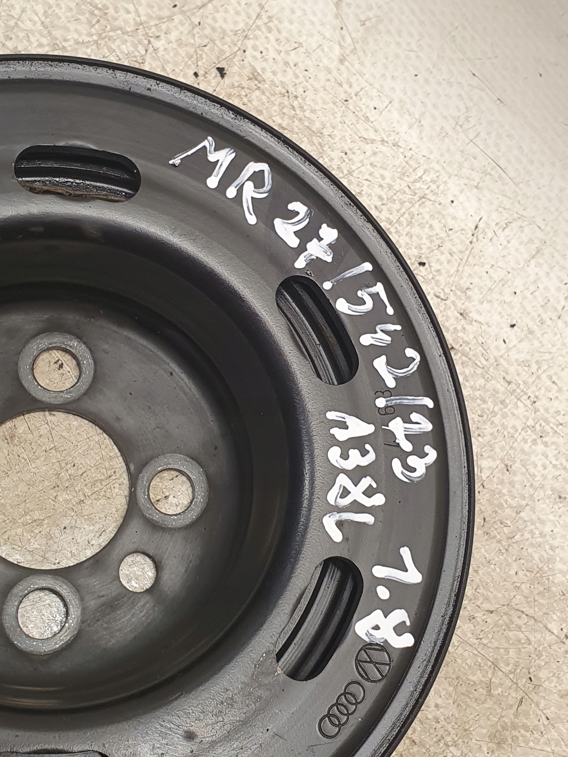 pulley OE 06A105243E AUDI A3 8L 1.8 125KM 97r.